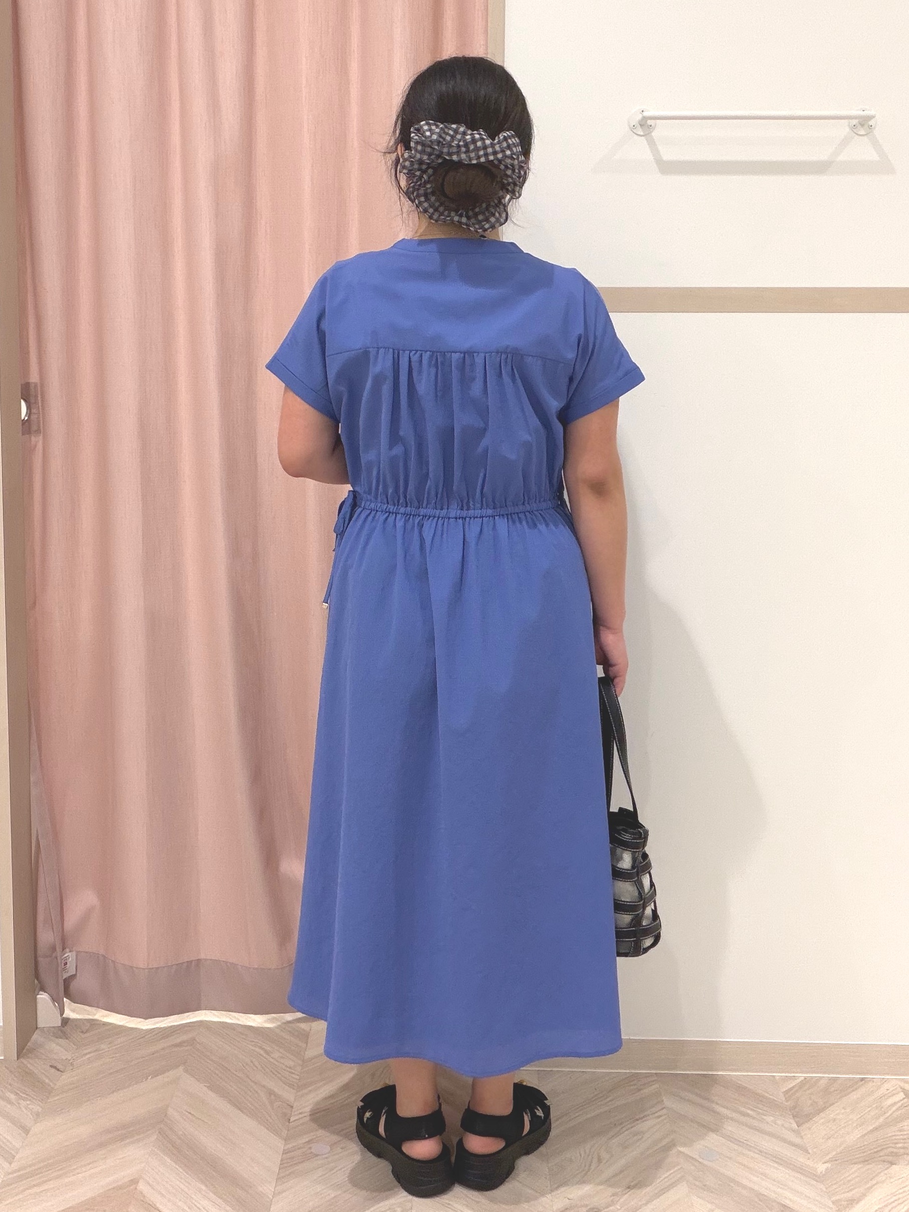 まちゃんなちゃんさんの「SHOO･LA･RUE｜【ひんやり/UV/吸水速乾/洗濯機可】さらり快適 ギャザーリボンワンピース」を使ったコーディネート