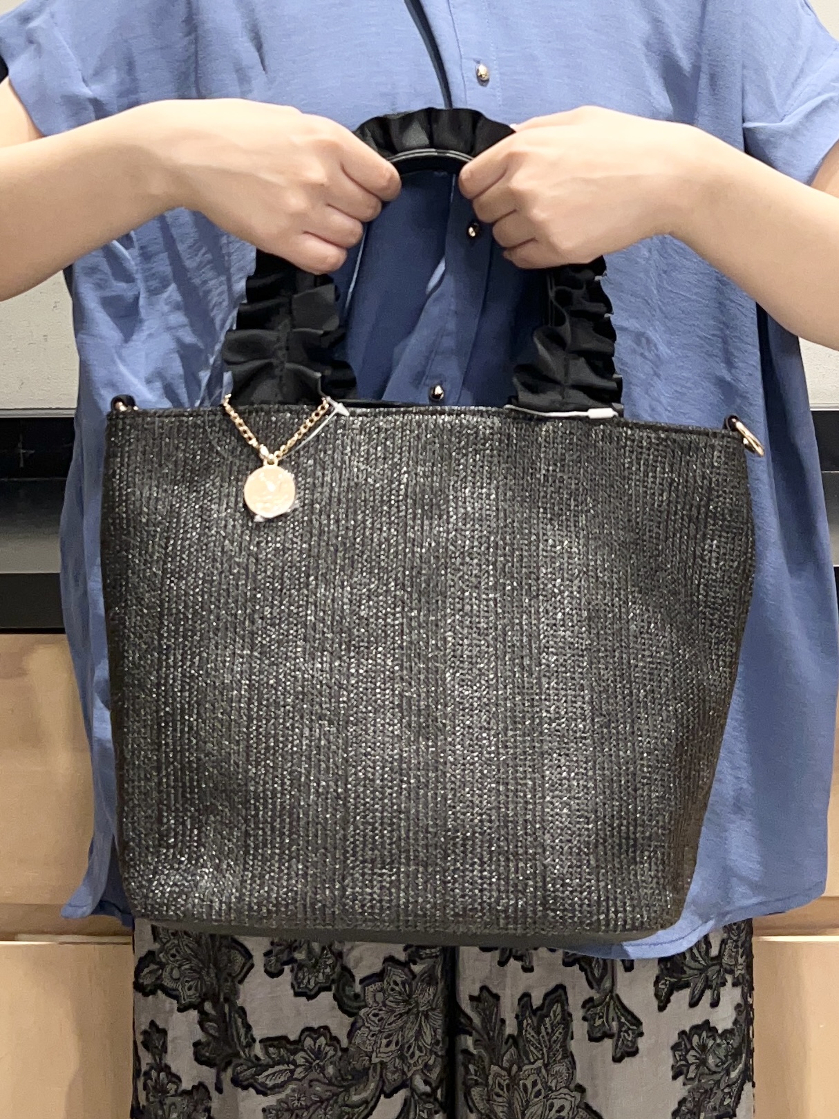 かのさんの「THE SHOP TK｜【ひんやり/防しわ/UV/吸水速乾】襟付き フレンチスリーブシャツ」を使ったコーディネート