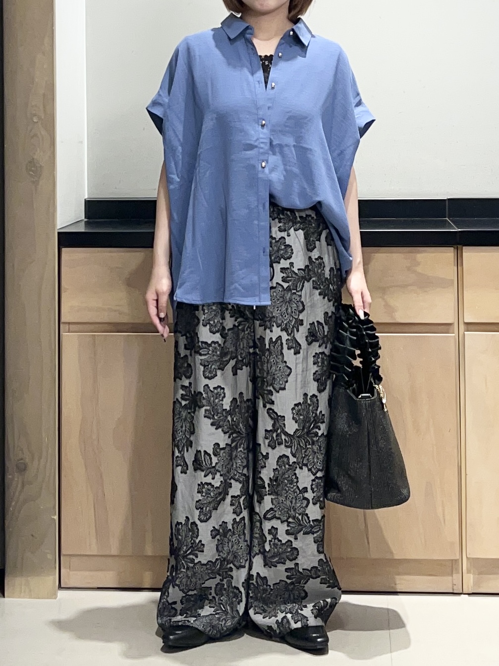 かのさんの「THE SHOP TK｜【ひんやり/防しわ/UV/吸水速乾】襟付き フレンチスリーブシャツ」を使ったコーディネート