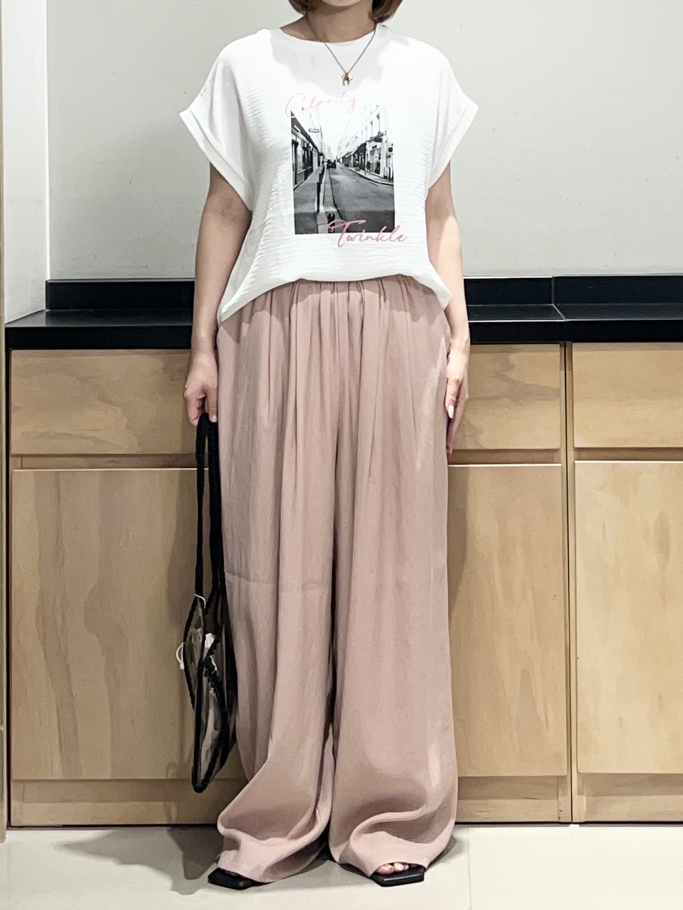 かのさんの「THE SHOP TK｜【ひんやりさらさら】軽やかに着られる プリントTシャツ」を使ったコーディネート
