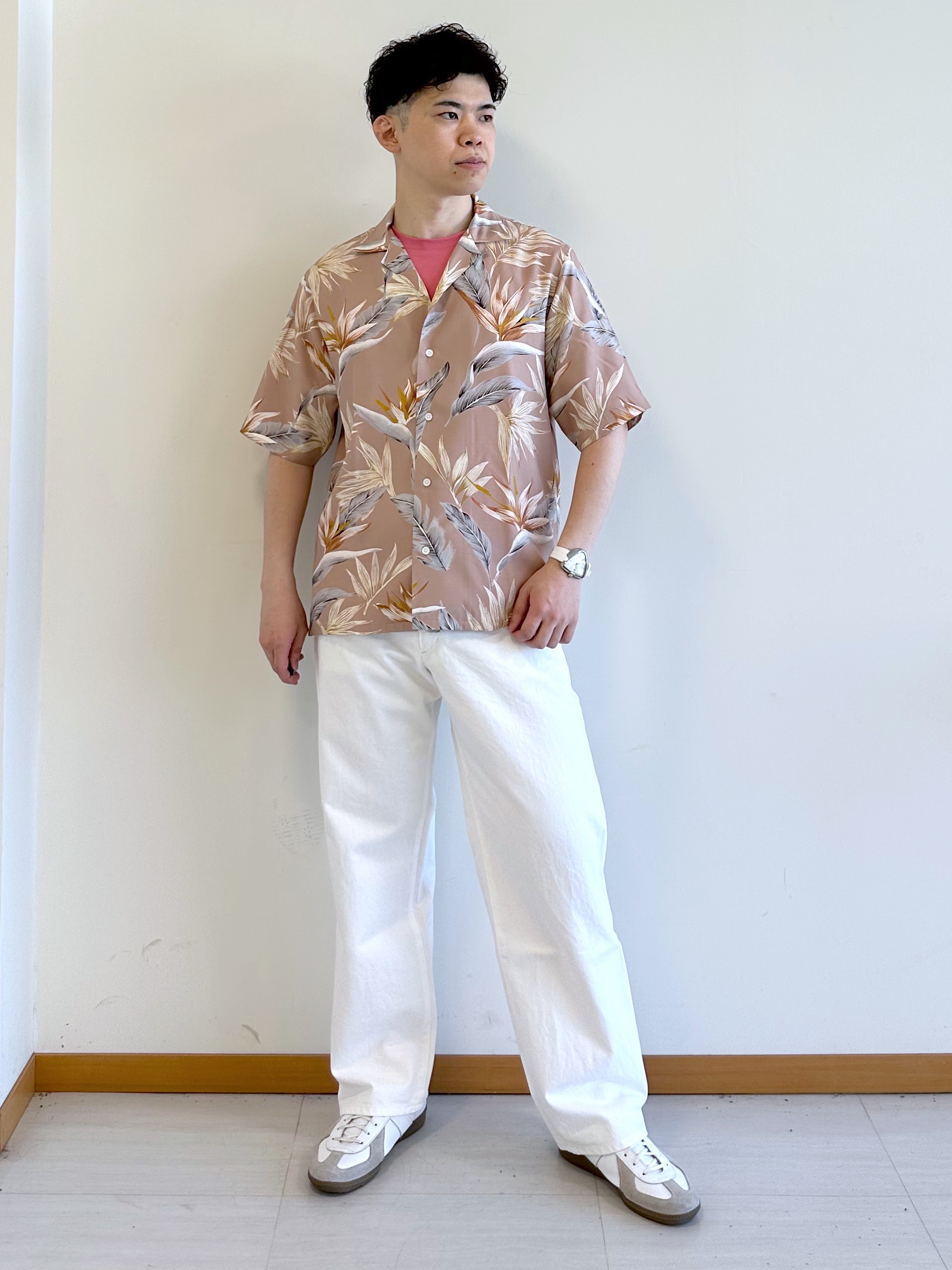 イッシーさんの「TAKEO KIKUCHI｜【BOWLER HAT LABEL】トロピカルフローラル レーヨンシャツ」を使ったコーディネート