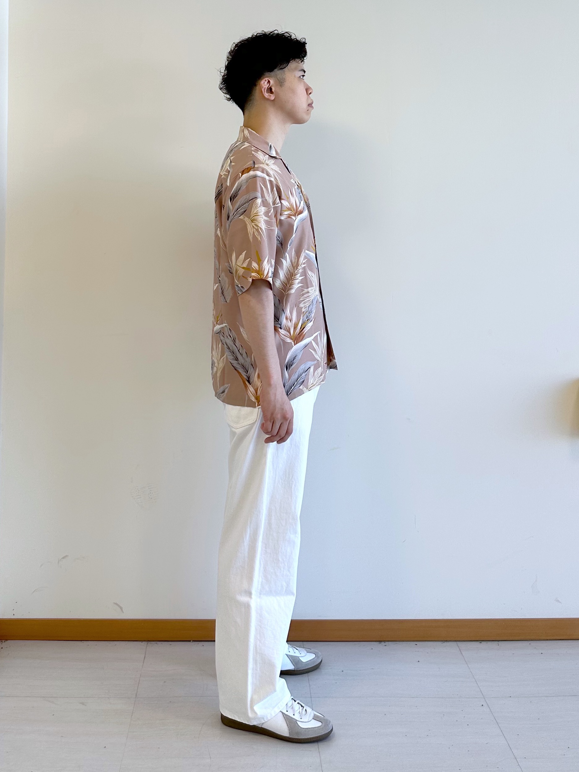 イッシーさんの「TAKEO KIKUCHI｜【BOWLER HAT LABEL】トロピカルフローラル レーヨンシャツ」を使ったコーディネート