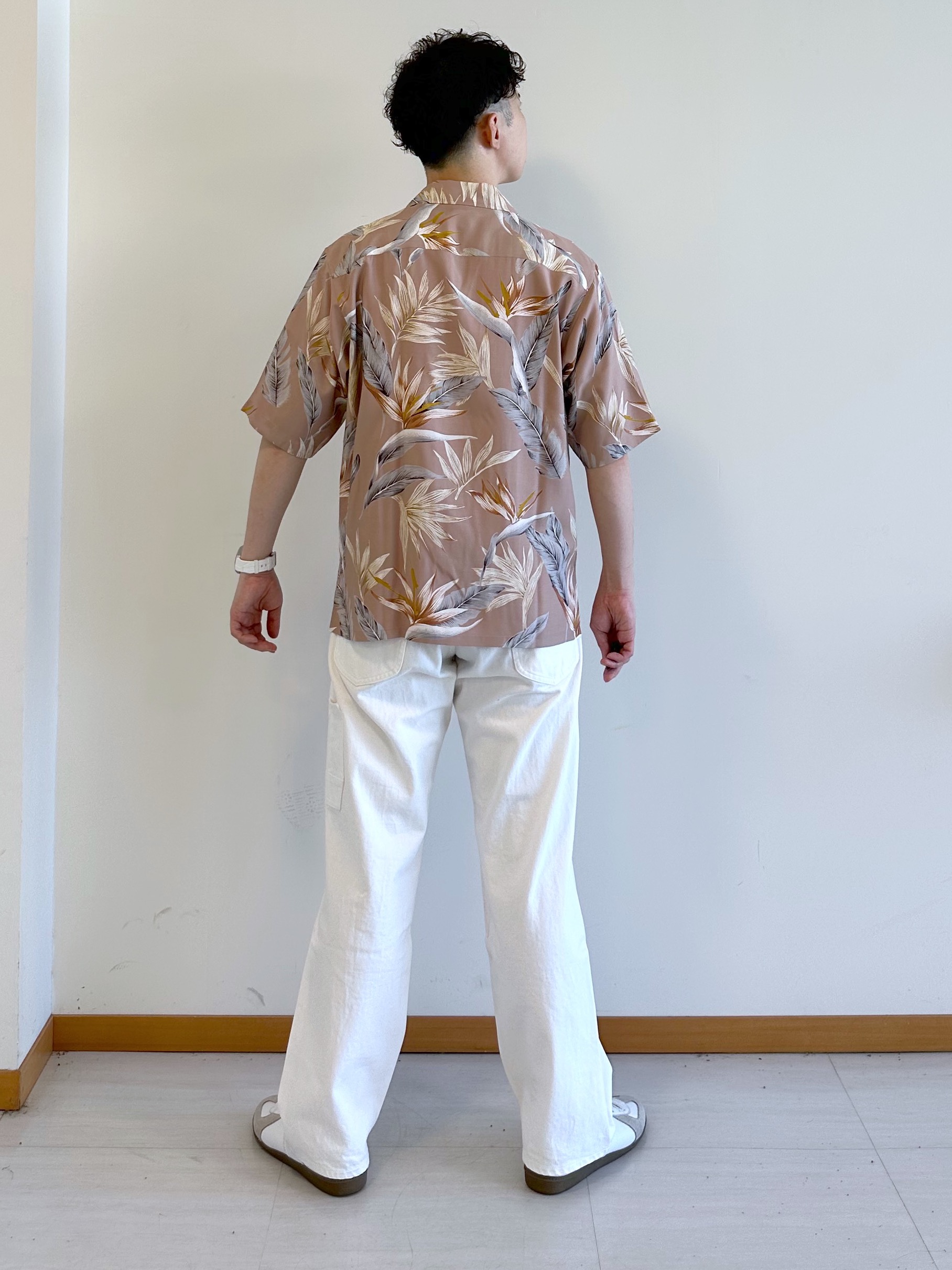 イッシーさんの「TAKEO KIKUCHI｜【BOWLER HAT LABEL】トロピカルフローラル レーヨンシャツ」を使ったコーディネート