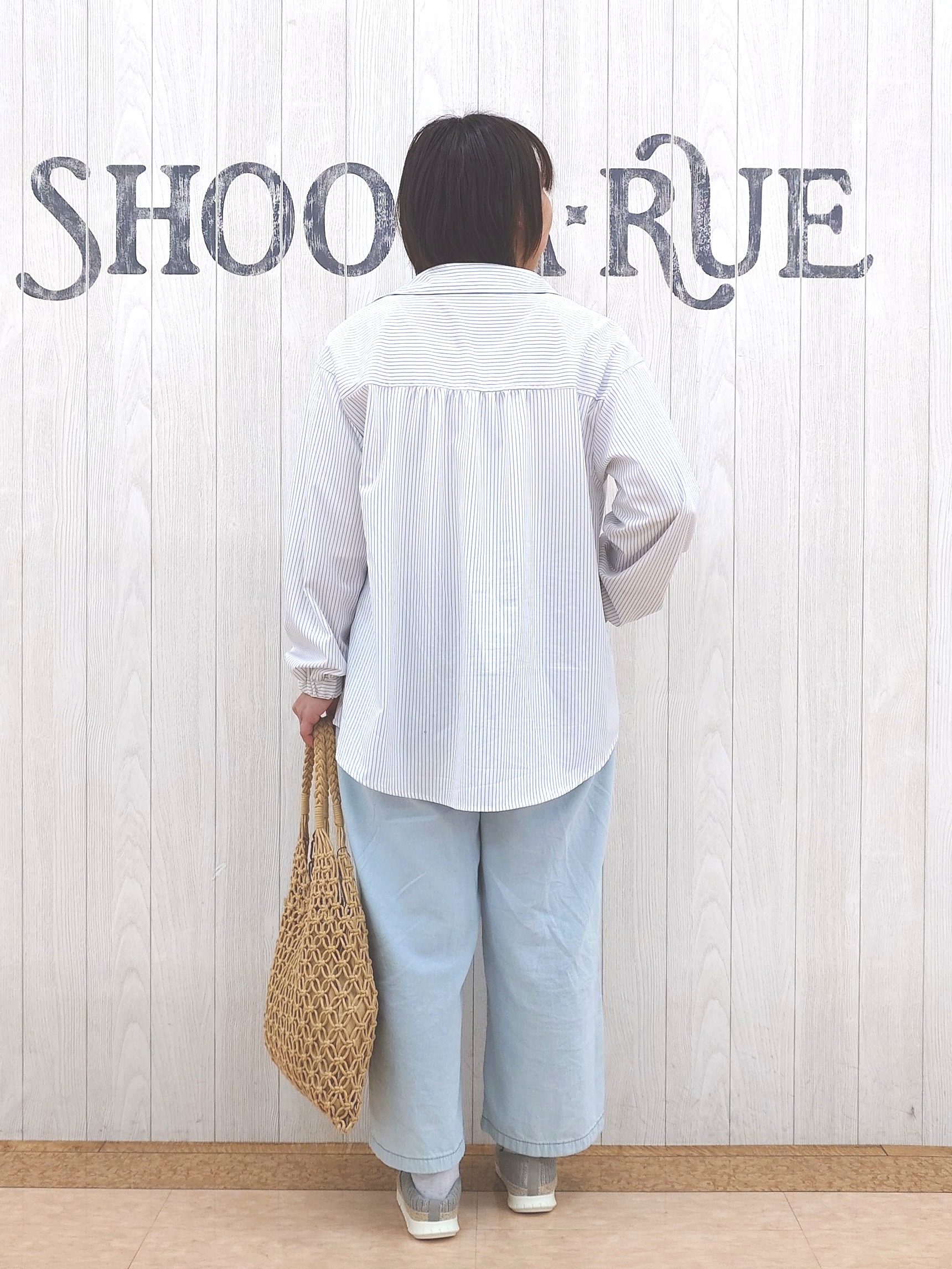 とろろさんの「SHOO･LA･RUE｜【ひんやり/UV/吸水速乾/洗濯後しわになりにくい】ラッシュガードにもなる ストライプシャツ」を使ったコーディネート