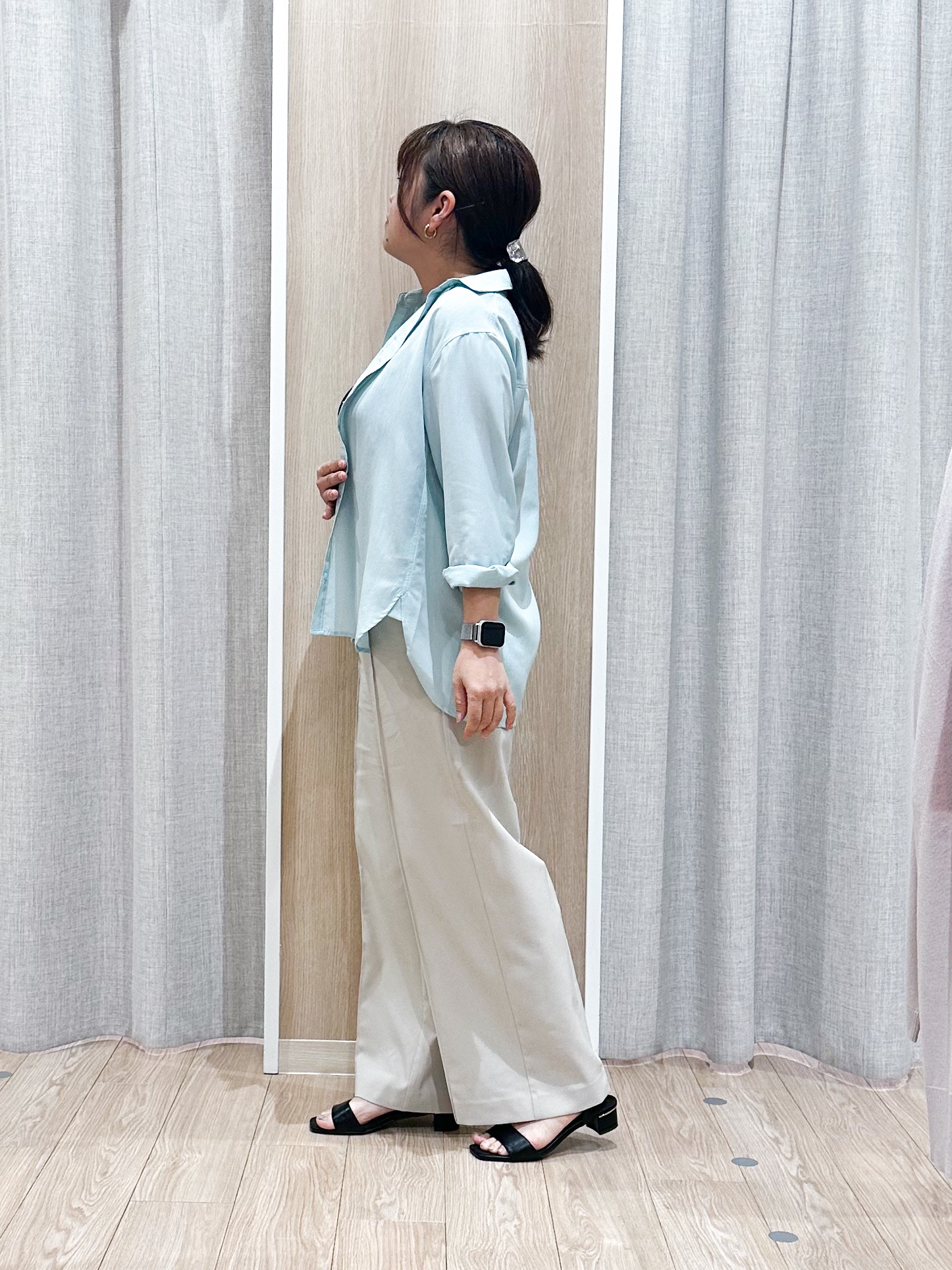 naoさんの「grove｜【洗濯機OK・ひんやり】朝晩の気温差に◎軽やかシアーシャツ」を使ったコーディネート