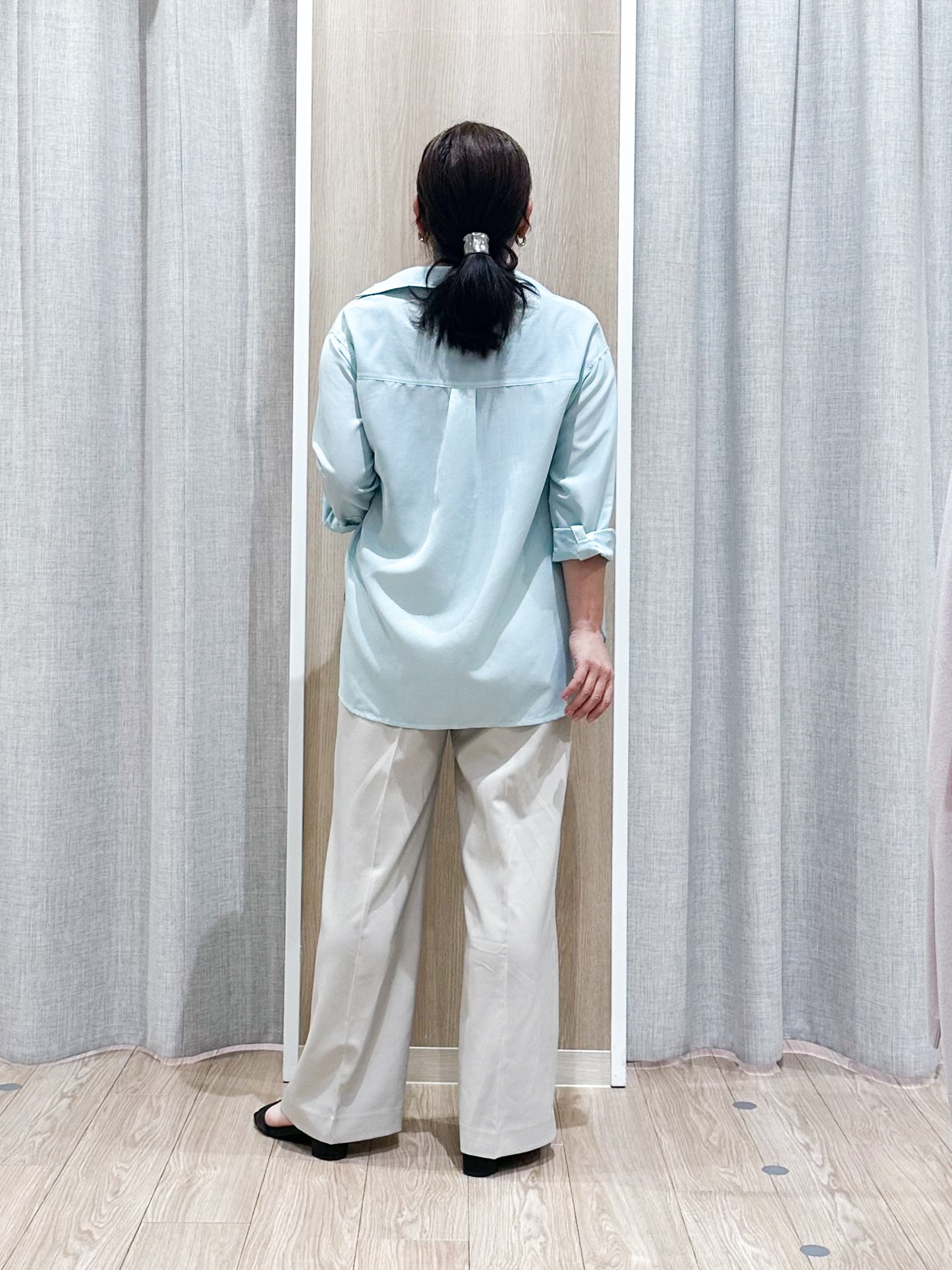 naoさんの「grove｜【洗濯機OK・ひんやり】朝晩の気温差に◎軽やかシアーシャツ」を使ったコーディネート