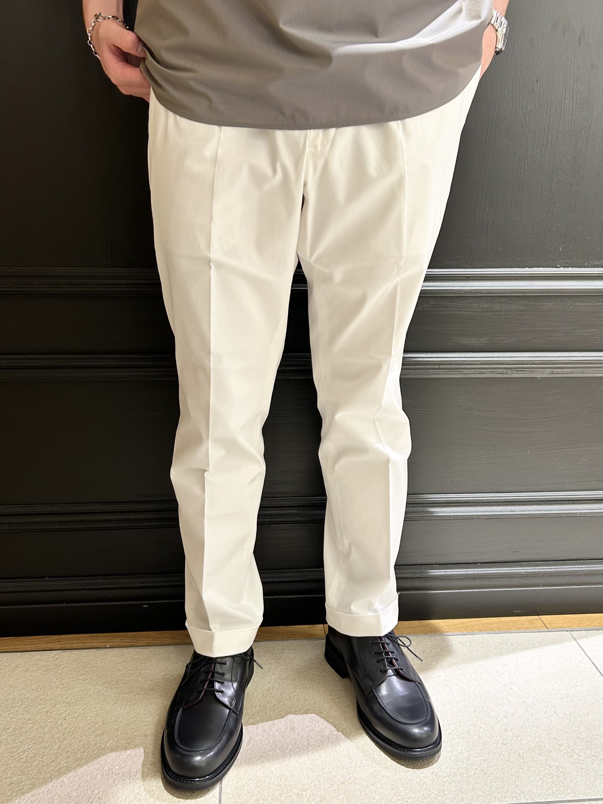 千葉亮太さんの「DRESSTERIOR｜イージーケア プルオーバーシャツ」を使ったコーディネート