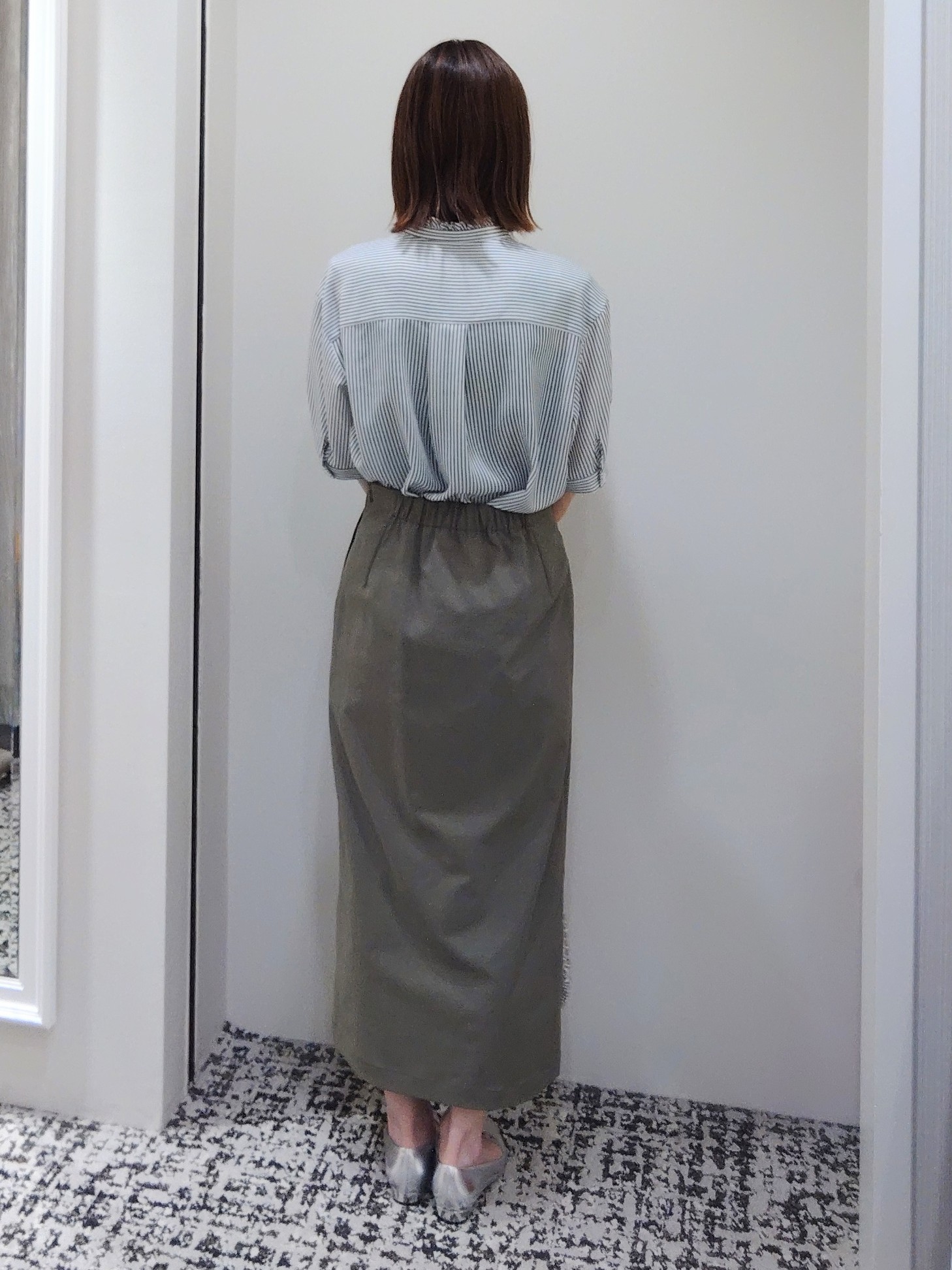 terumiさんの「UNTITLED｜【接触冷感/通気性/洗える】スタンドカラーフリルブラウス」を使ったコーディネート