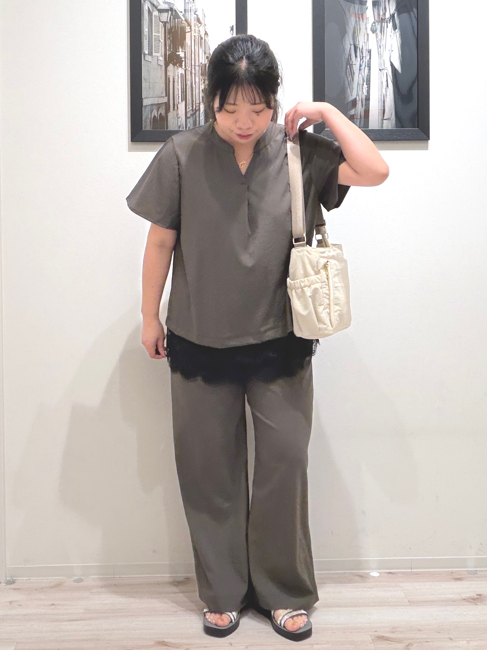 まちゃんなちゃんさんの「SHOO･LA･RUE｜【S-LL/洗濯機可】軽凛(かろりん)ひんやり スキッパー裾レースブラウス」を使ったコーディネート