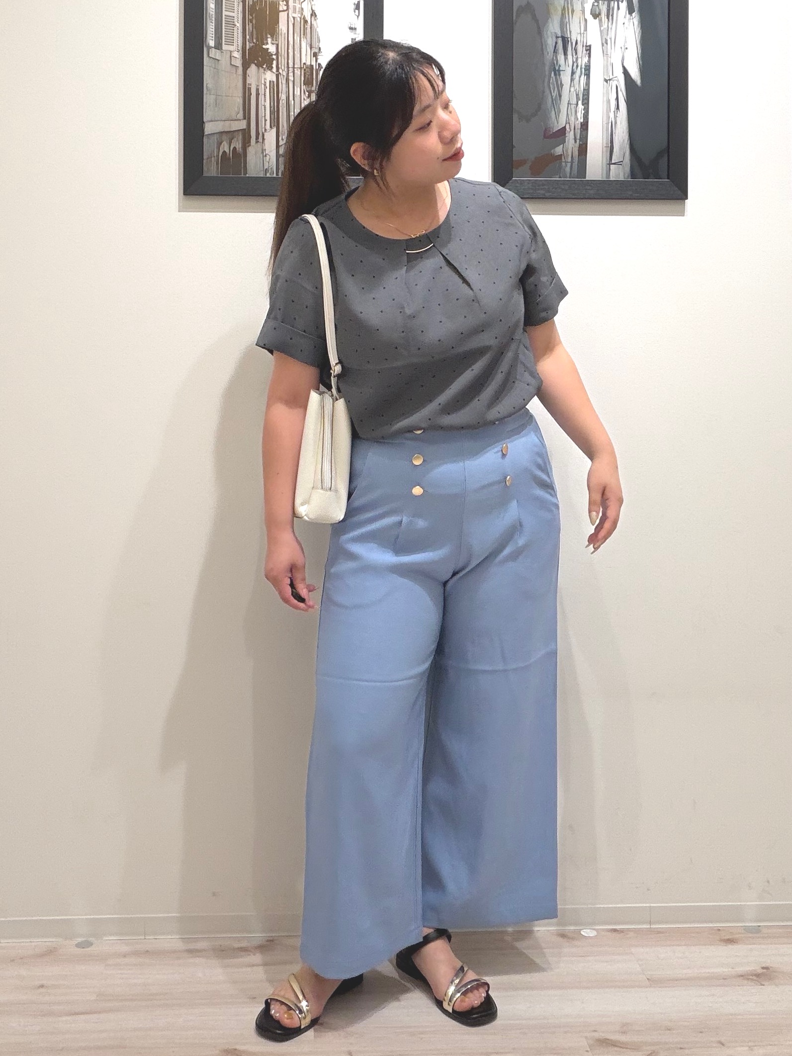 まちゃんなちゃんさんの「SHOO･LA･RUE｜【S-LL/洗濯機可】メタルバーがアクセント アクセいらずのドット柄ブラウス」を使ったコーディネート