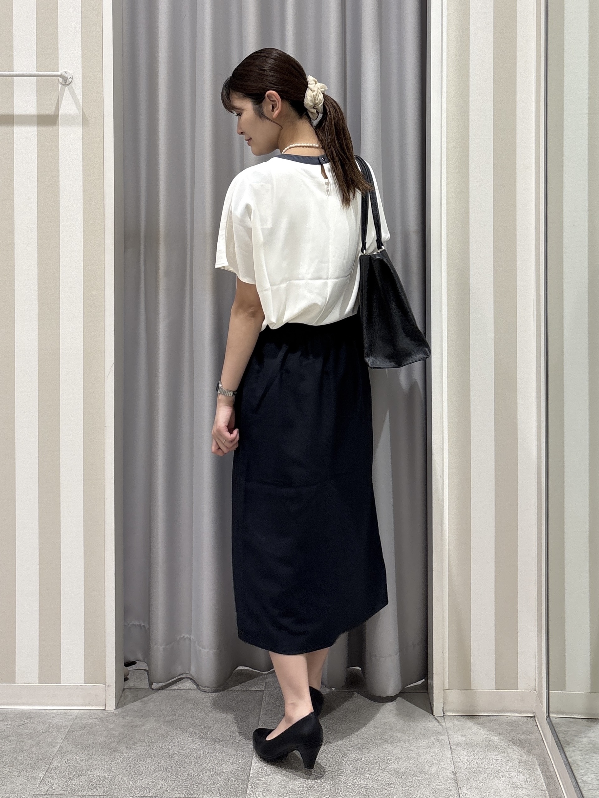 Rikaさんの「SHOO･LA･RUE｜【ひんやり/UV/通勤】洗濯後しわになりにくい 上品配色ブラウス」を使ったコーディネート
