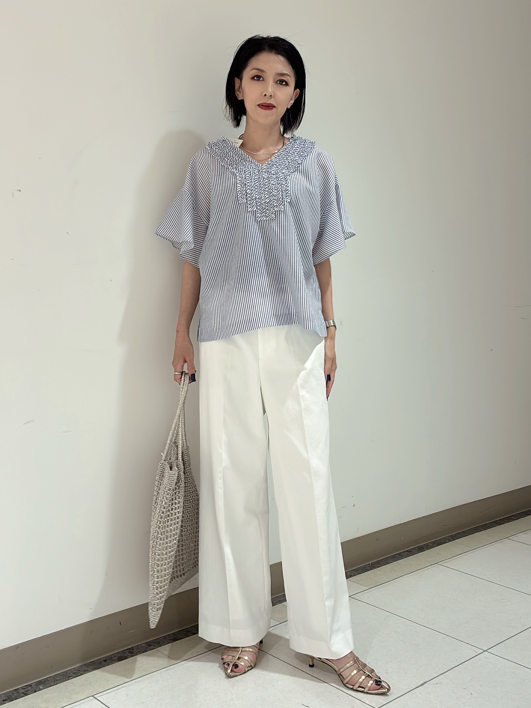 環さんの「UNTITLED｜【接触冷感/通気性/洗える】Vネックフリルブラウス」を使ったコーディネート