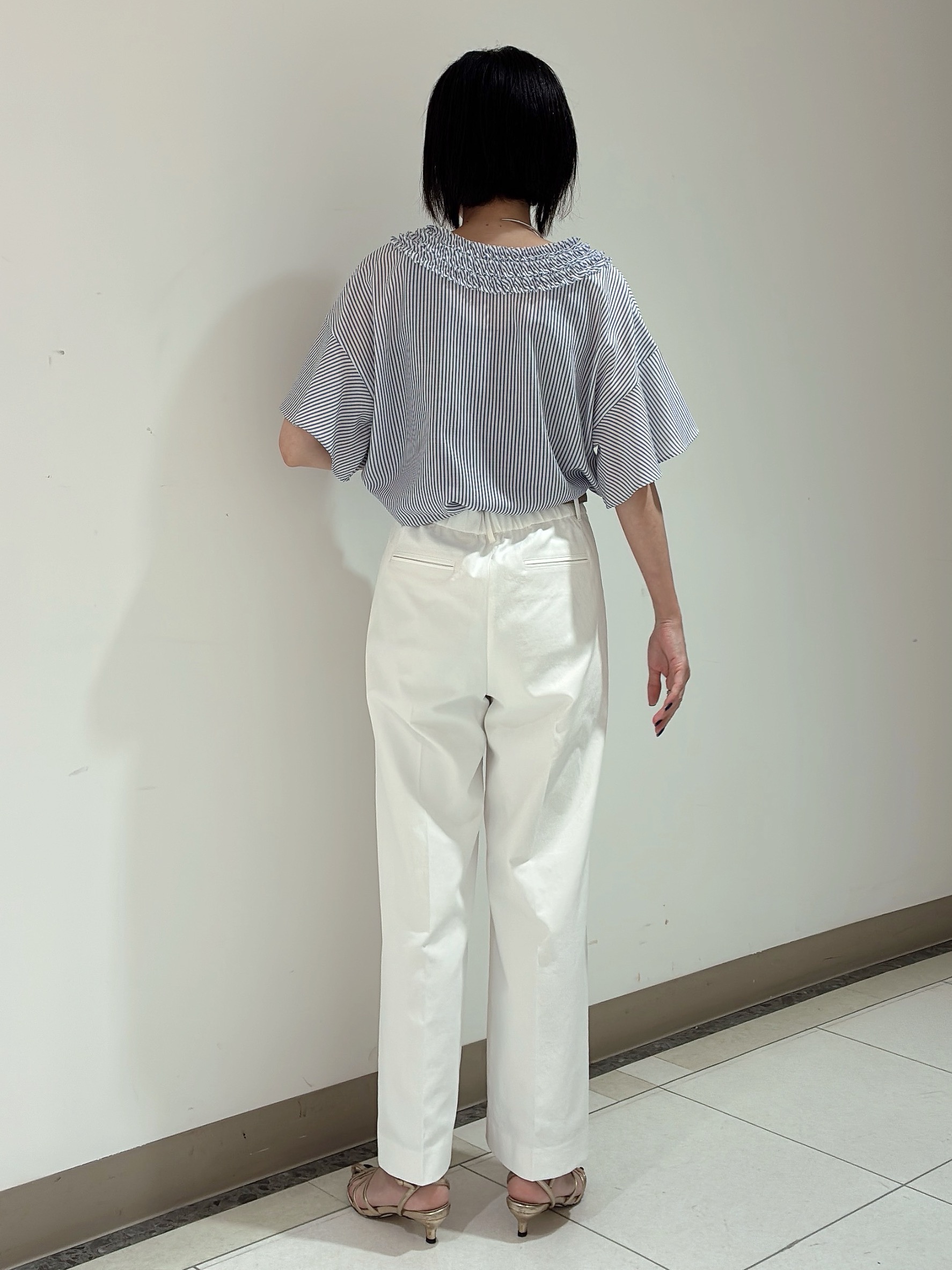 環さんの「UNTITLED｜【接触冷感/通気性/洗える】Vネックフリルブラウス」を使ったコーディネート