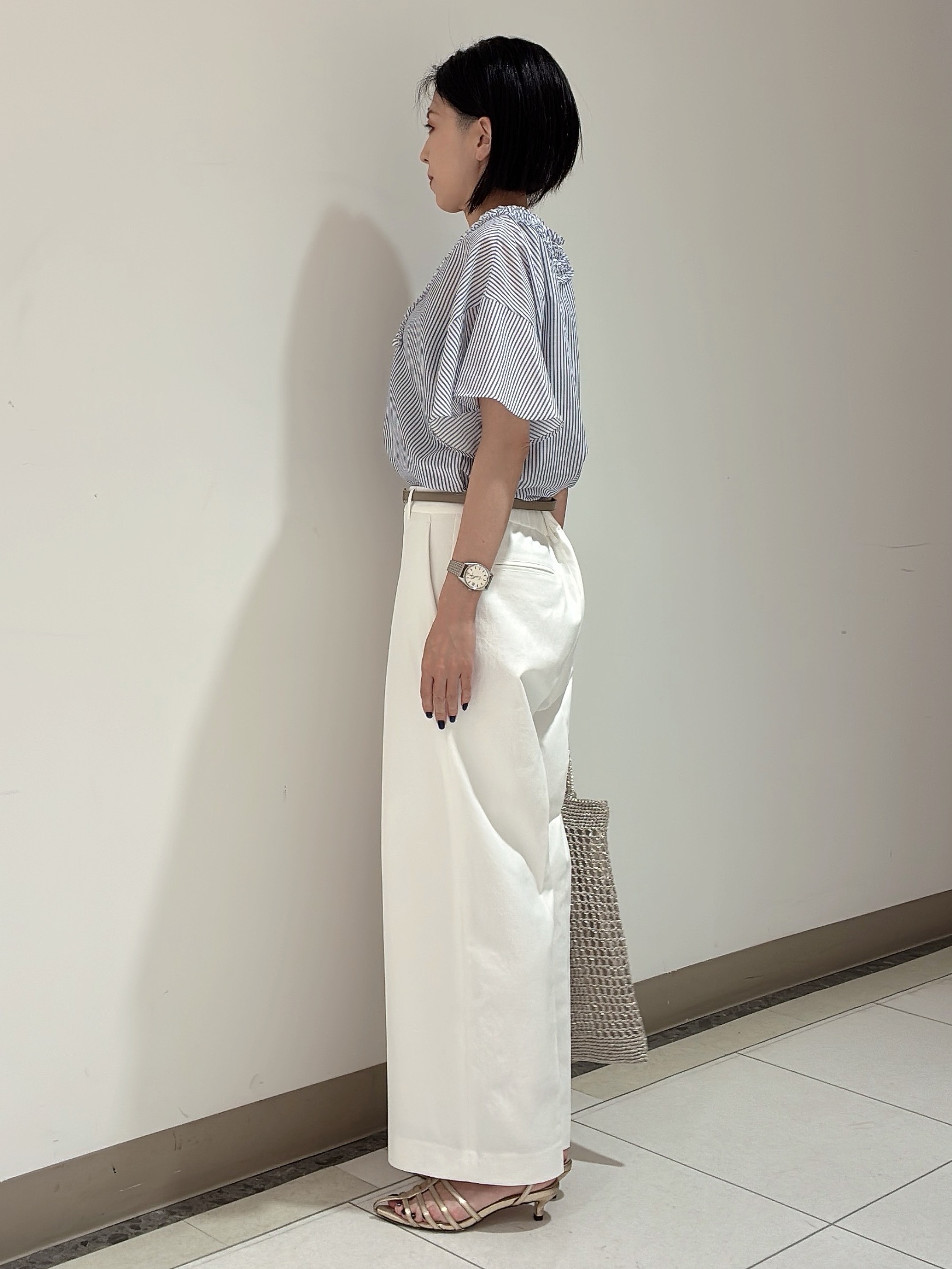 環さんの「UNTITLED｜【接触冷感/通気性/洗える】Vネックフリルブラウス」を使ったコーディネート