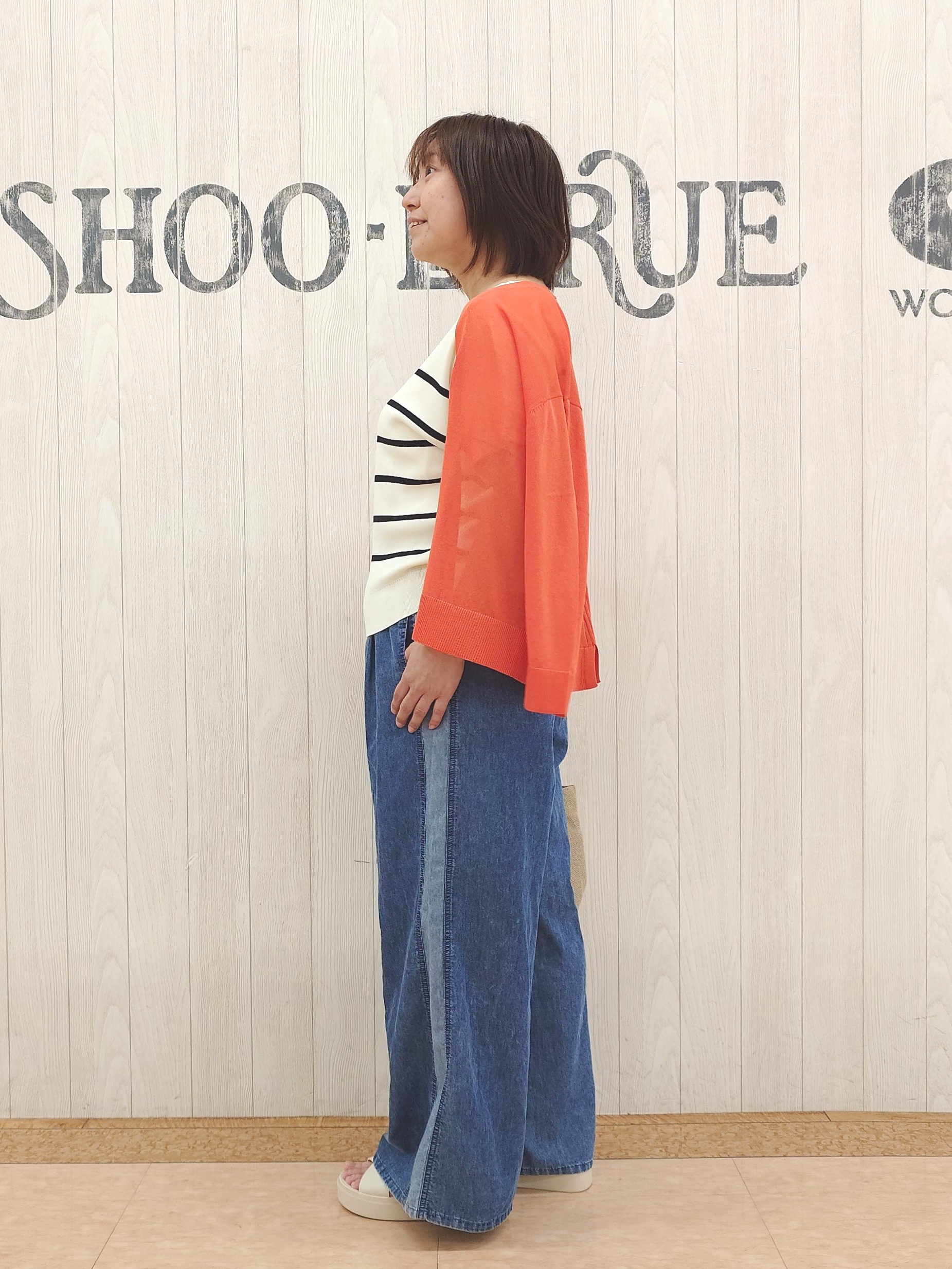 とろろさんの「SHOO･LA･RUE｜【ひんやり/洗濯機可/S-LL】オンにもオフにも マルチに使えるボタンレスカーディガン」を使ったコーディネート