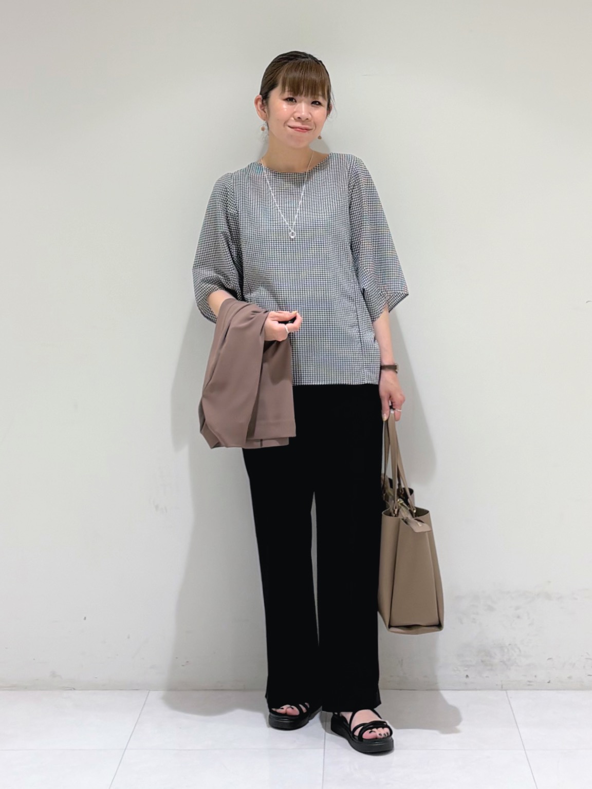 tsuyuさんの「INDIVI｜【A4収納可能／合皮】キャリアタックバッグ」を使ったコーディネート