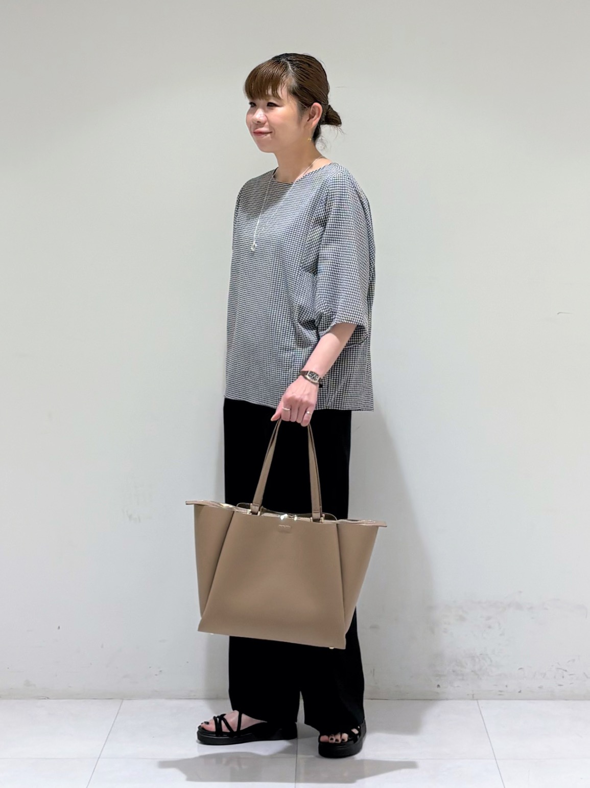 tsuyuさんの「INDIVI｜【A4収納可能／合皮】キャリアタックバッグ」を使ったコーディネート
