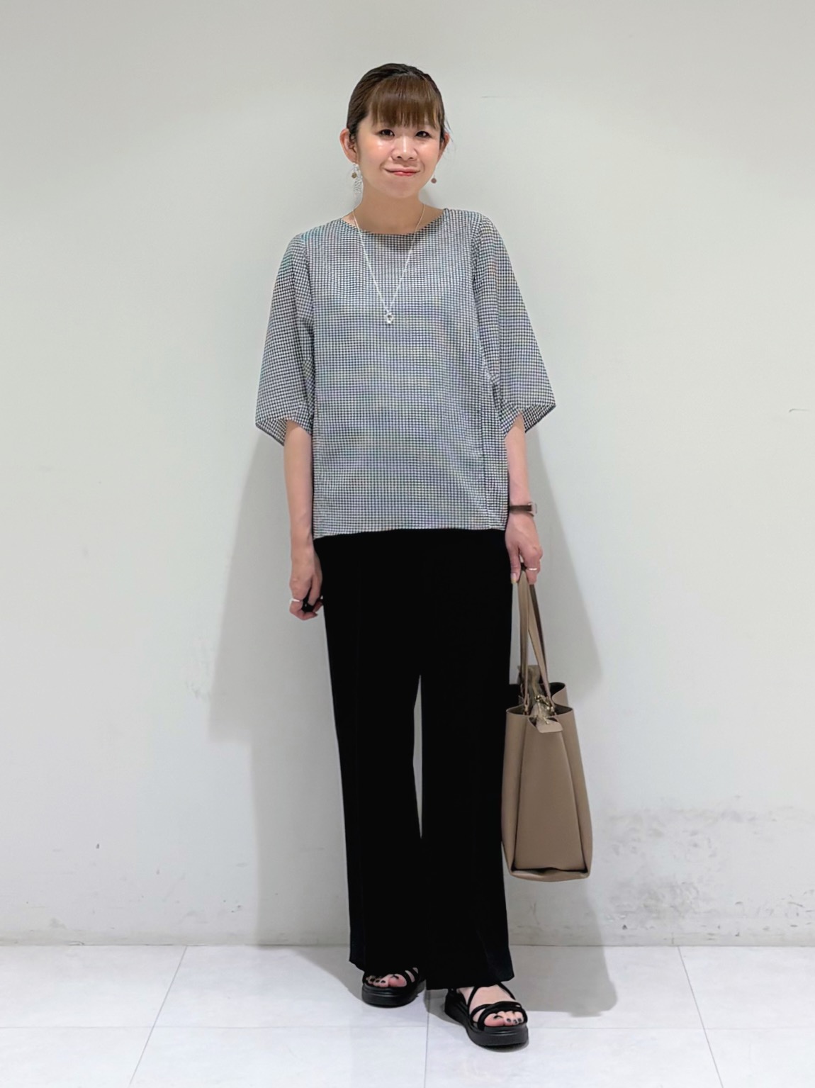 tsuyuさんの「INDIVI｜【A4収納可能／合皮】キャリアタックバッグ」を使ったコーディネート