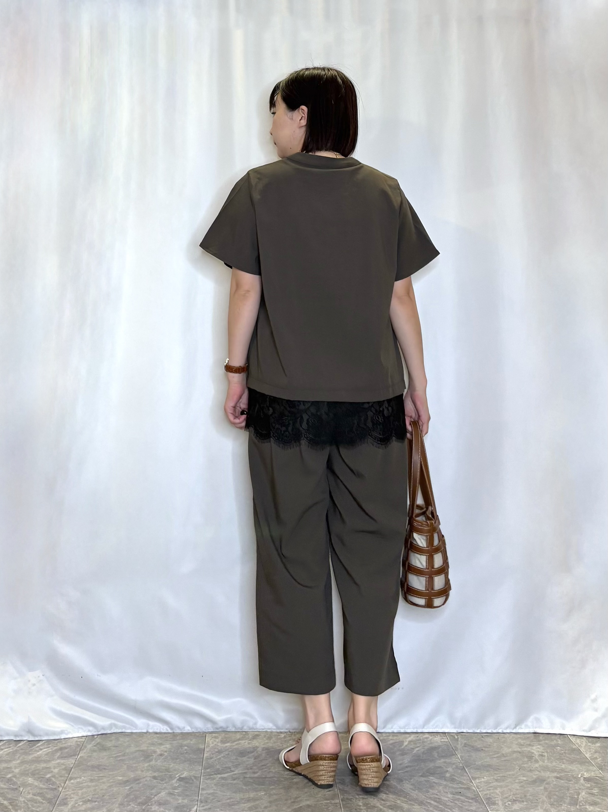 ネリさんの「SHOO･LA･RUE｜【S-LL/洗濯機可】軽凛(かろりん)ひんやり スキッパー裾レースブラウス」を使ったコーディネート