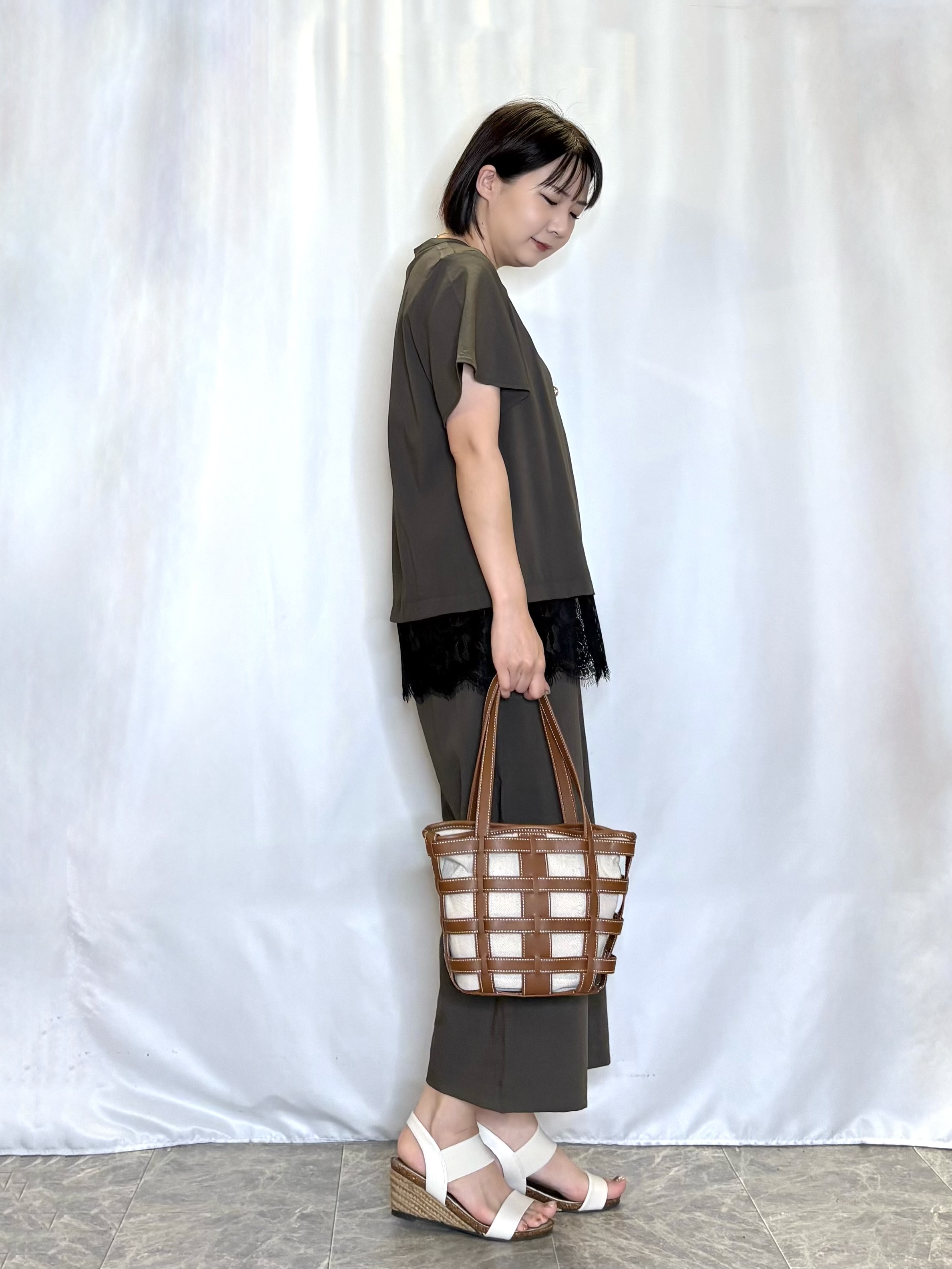 ネリさんの「SHOO･LA･RUE｜【S-LL/洗濯機可】軽凛(かろりん)ひんやり スキッパー裾レースブラウス」を使ったコーディネート