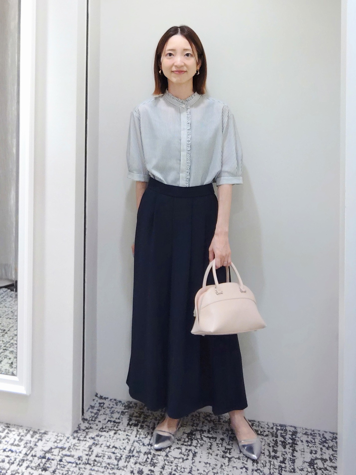 terumiさんの「UNTITLED｜【接触冷感/通気性/洗える】スタンドカラーフリルブラウス」を使ったコーディネート