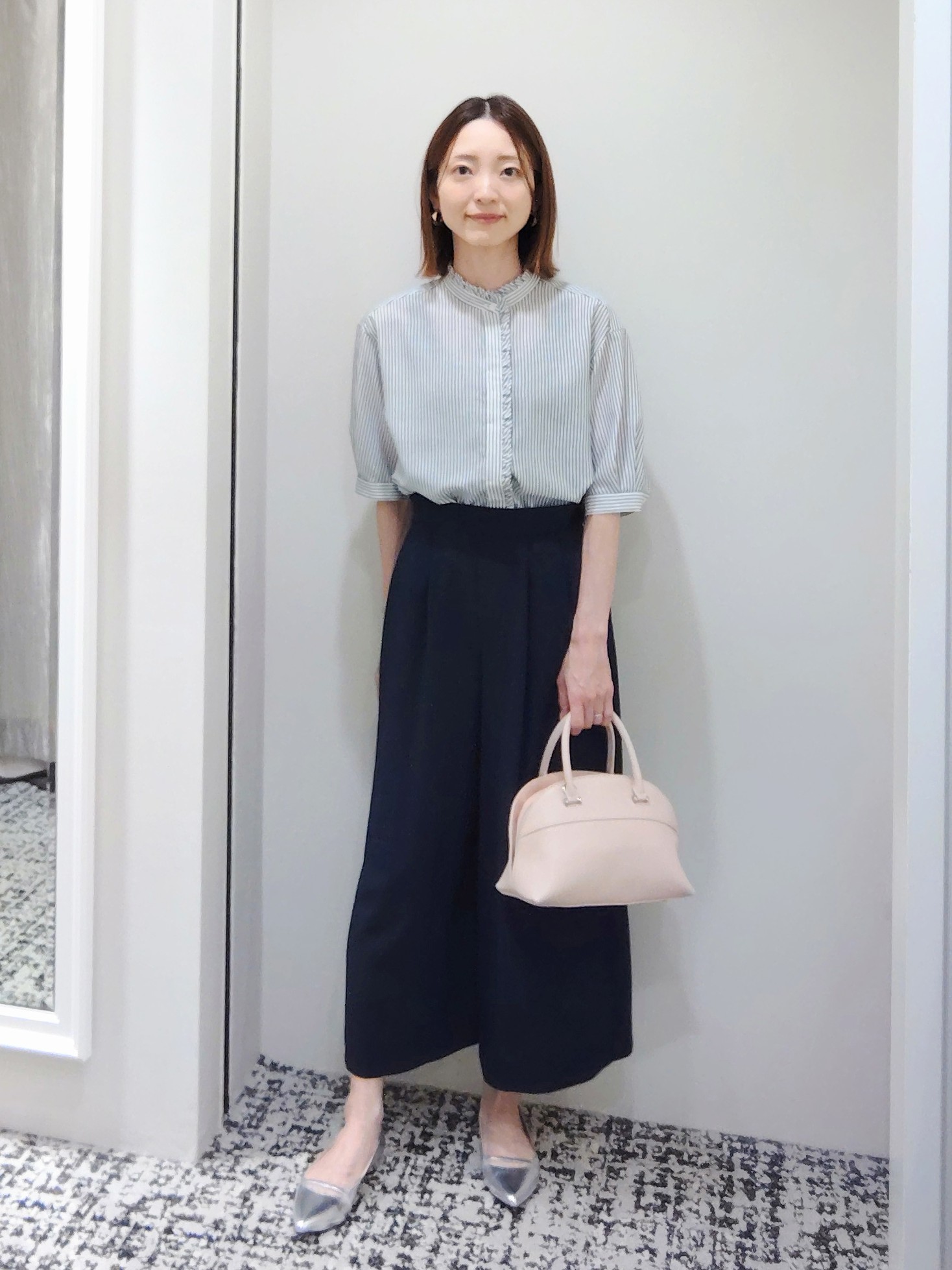 terumiさんの「UNTITLED｜【接触冷感/通気性/洗える】スタンドカラーフリルブラウス」を使ったコーディネート