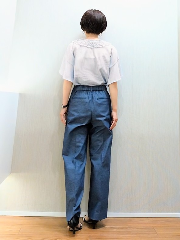 ミズタさんの「UNTITLED｜【接触冷感/通気性/洗える】Vネックフリルブラウス」を使ったコーディネート