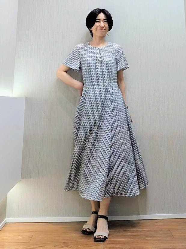 ミズタさんの「UNTITLED｜【美シルエット/洗える】ジオメプリントワンピース」を使ったコーディネート