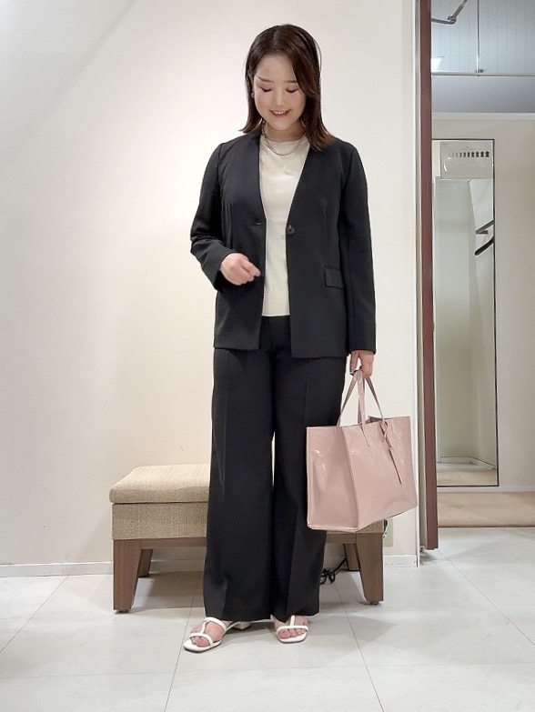 YUIさんの「UNTITLED｜【さらりと快適/セットアップ可/UV/接触冷感】スラブカラーレスジャケット」を使ったコーディネート