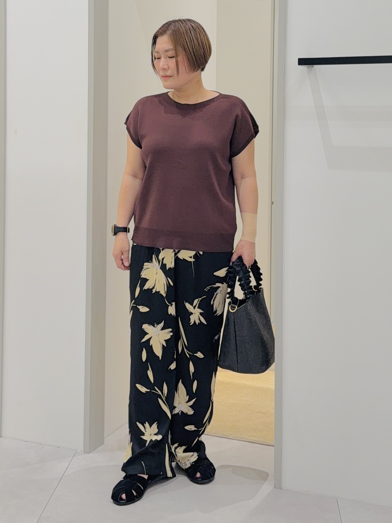 タナさんの「THE SHOP TK｜【S-XL/ひんやりタッチ】多機能フレンチスリーブニット 洗濯機OK/UVケア/毛玉になりにくい」を使ったコーディネート