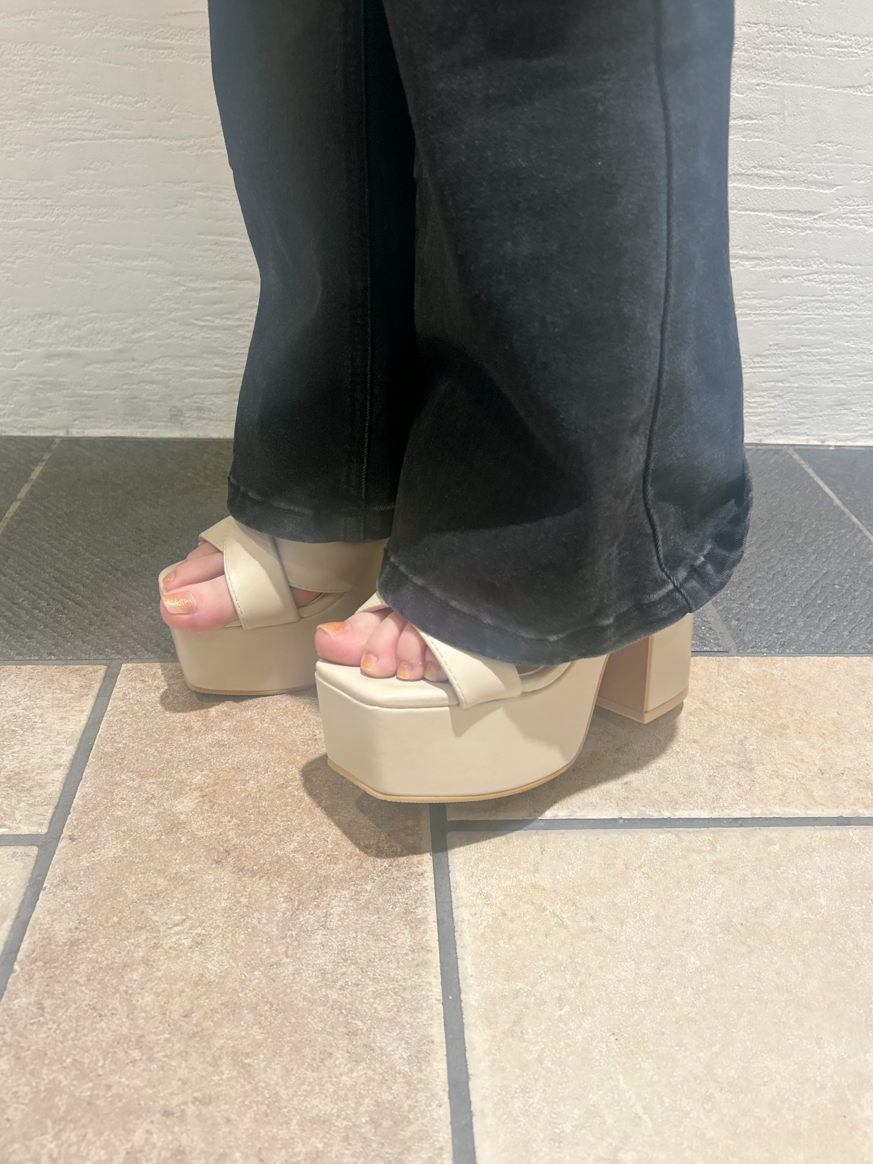 miyuさんの「ESPERANZA｜ラク盛り厚底サンダルⅢ」を使ったコーディネート