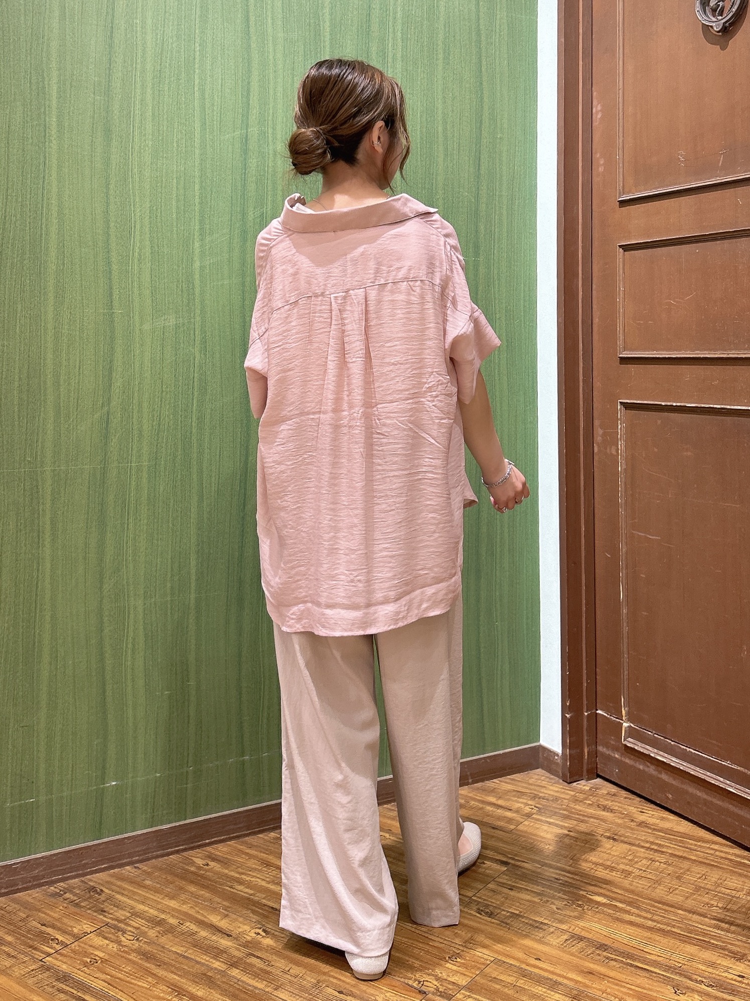 かおりさんの「SHOO･LA･RUE｜【2点セット/S-LL/洗濯機可】時短でコーデ決まる スラブスキッパーシャツ＋タンクトップ」を使ったコーディネート