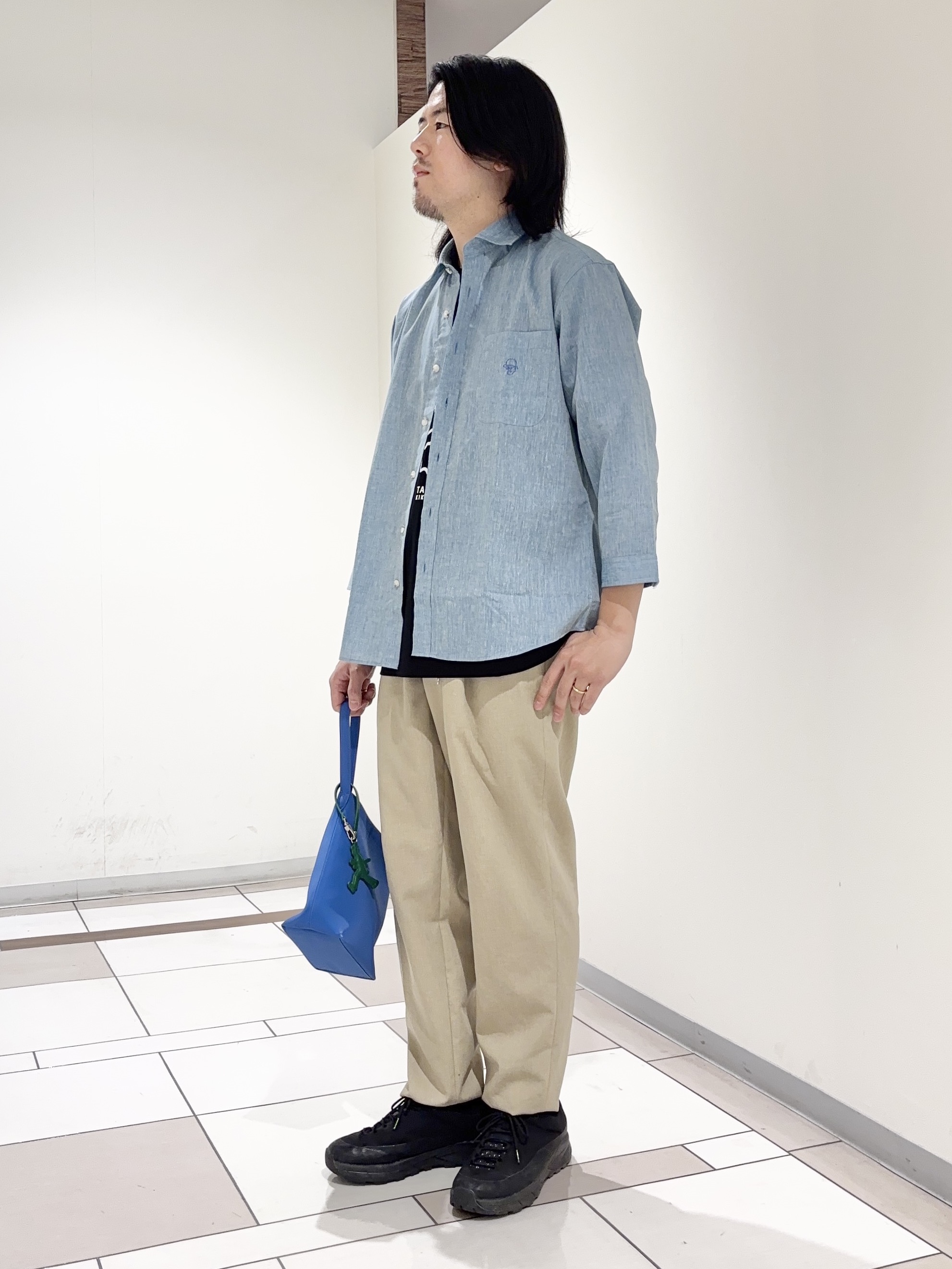及川さんの「TAKEO KIKUCHI｜【接触冷感】ハイブリッド リネン 七分袖シャツ」を使ったコーディネート