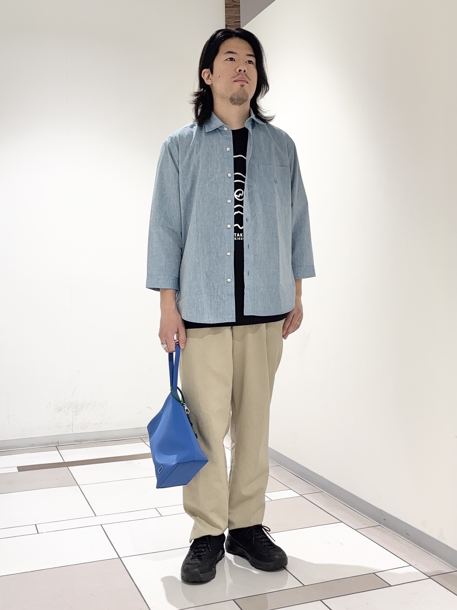 及川さんの「TAKEO KIKUCHI｜【接触冷感】ハイブリッド リネン 七分袖シャツ」を使ったコーディネート