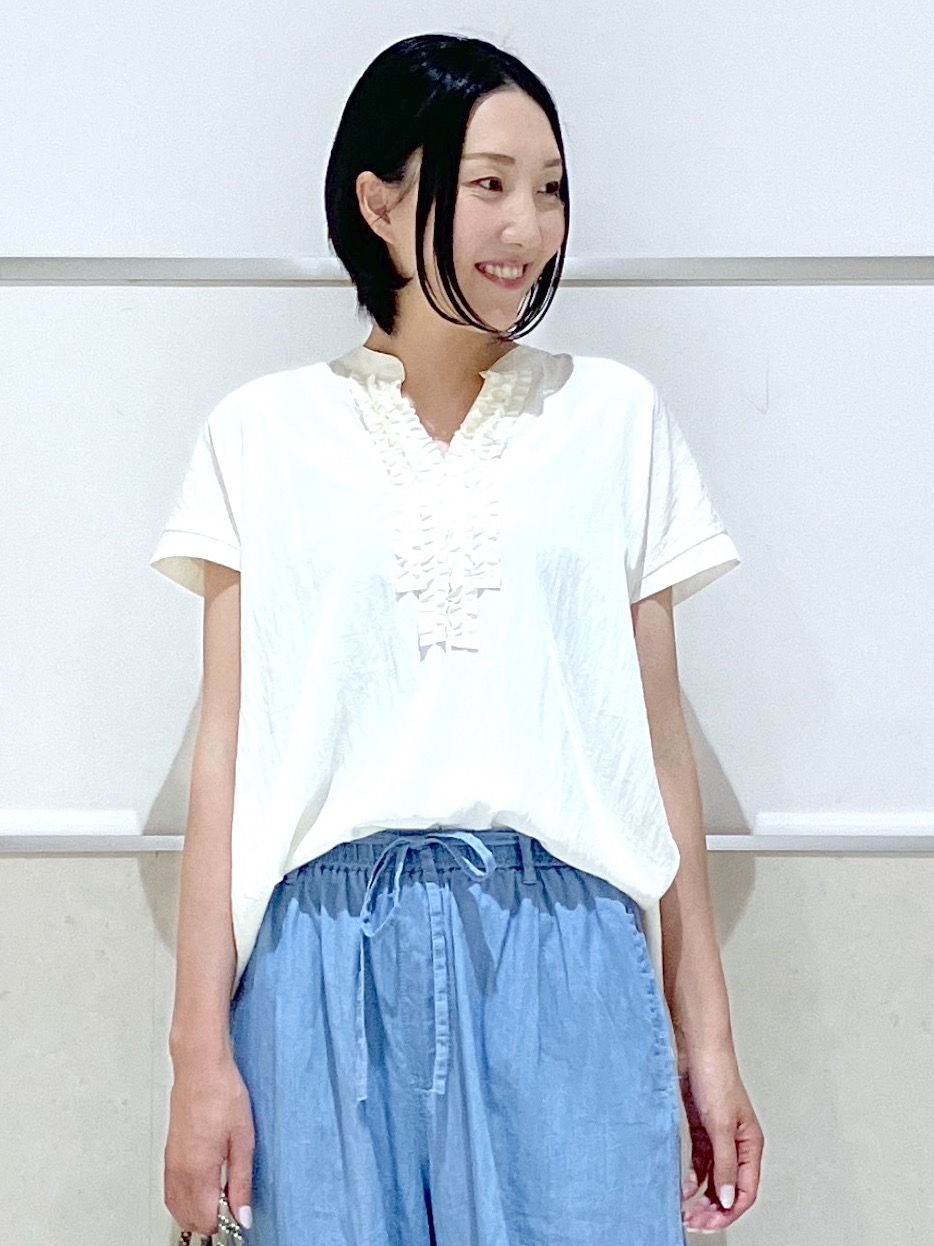 eriko さんの「Dessin｜バンドカラーフロントフリルブラウス」を使ったコーディネート