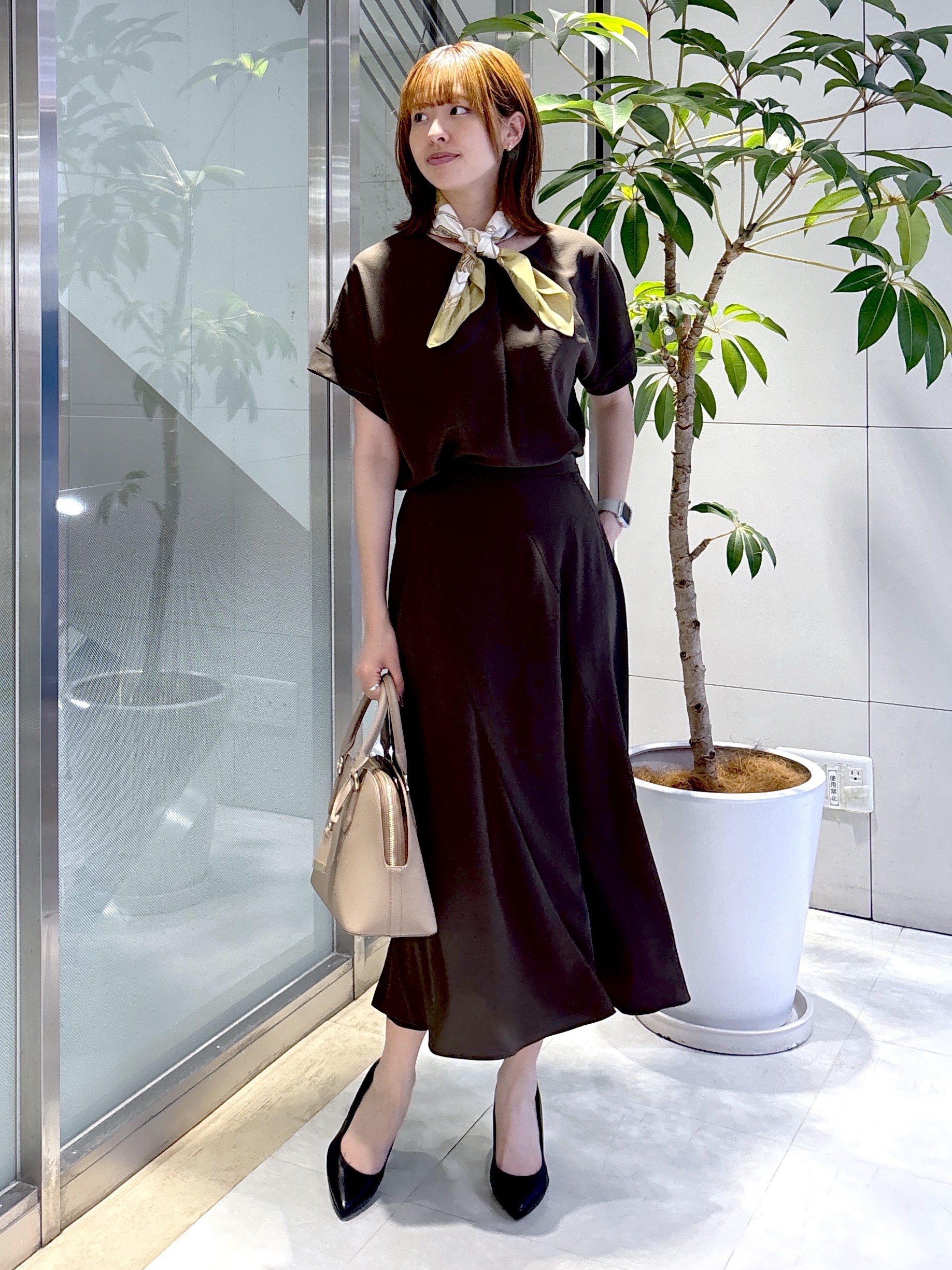 yukaさんの「UNTITLED｜【前後2WAY/はっ水/セットアップ可】リラクシーフレンチスリーブブラウス」を使ったコーディネート