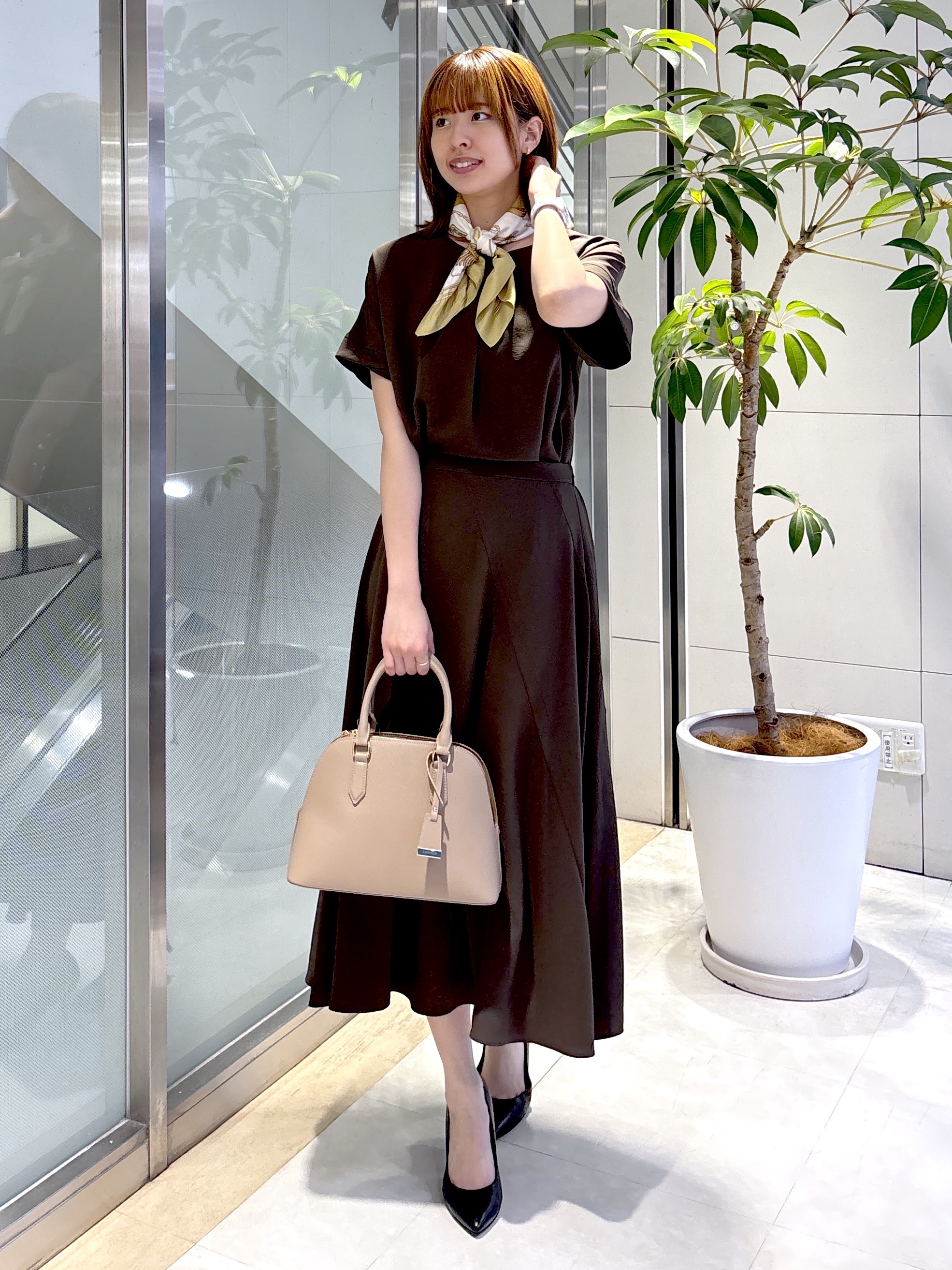 yukaさんの「UNTITLED｜【前後2WAY/はっ水/セットアップ可】リラクシーフレンチスリーブブラウス」を使ったコーディネート