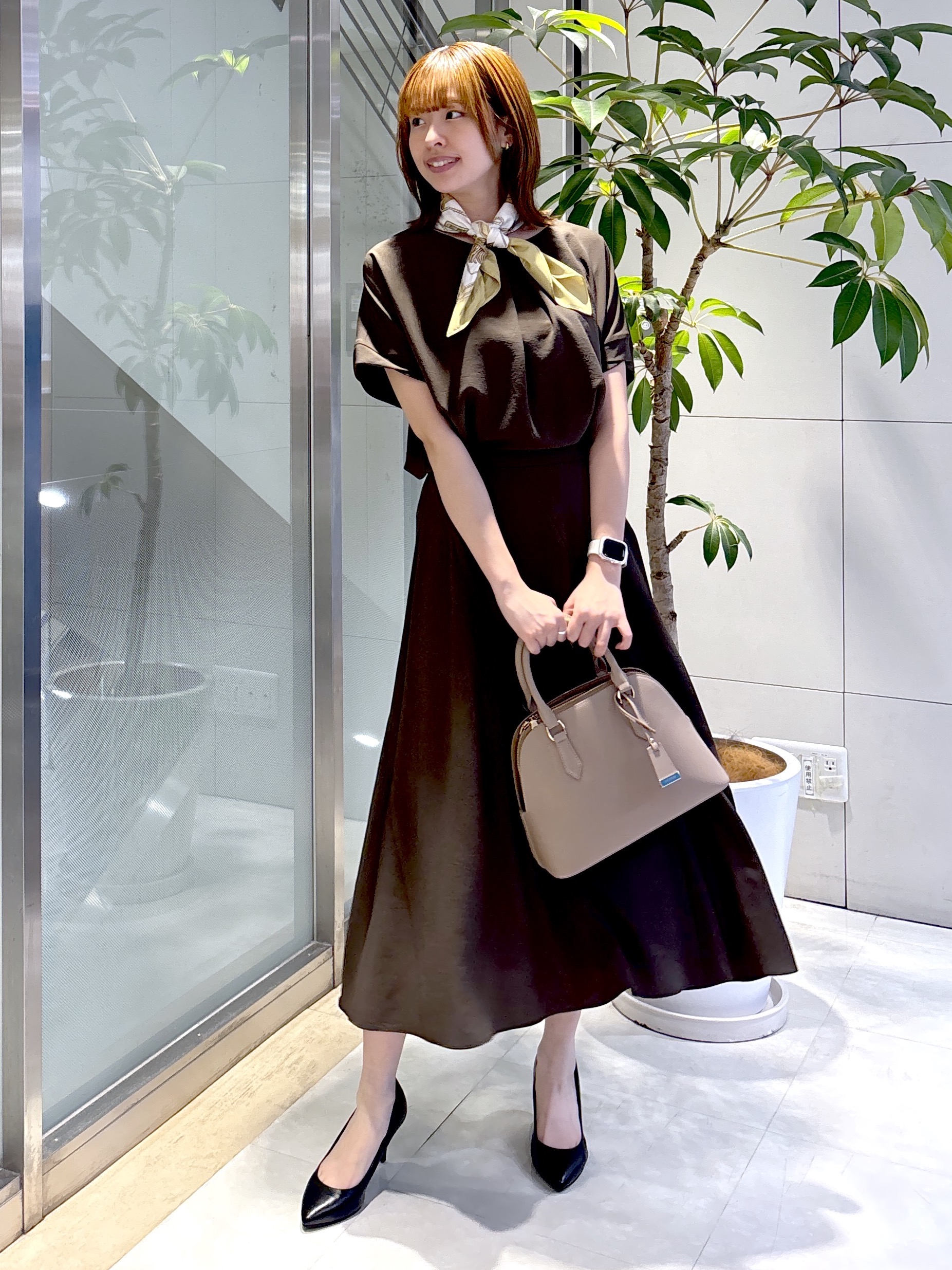 yukaさんの「UNTITLED｜【前後2WAY/はっ水/セットアップ可】リラクシーフレンチスリーブブラウス」を使ったコーディネート