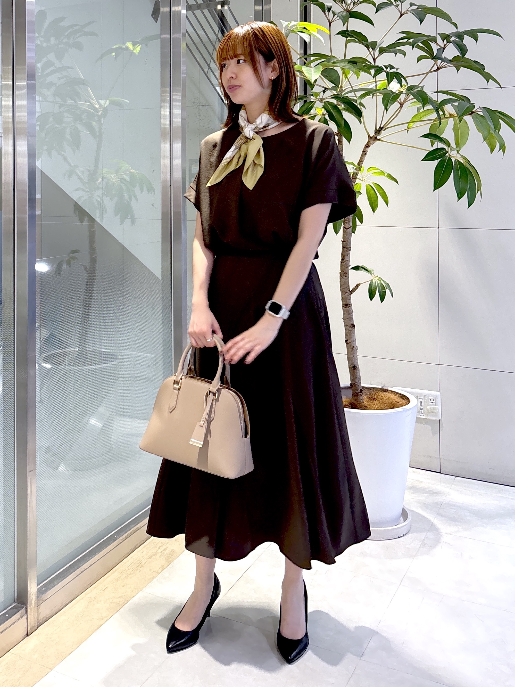 yukaさんの「UNTITLED｜【前後2WAY/はっ水/セットアップ可】リラクシーフレンチスリーブブラウス」を使ったコーディネート