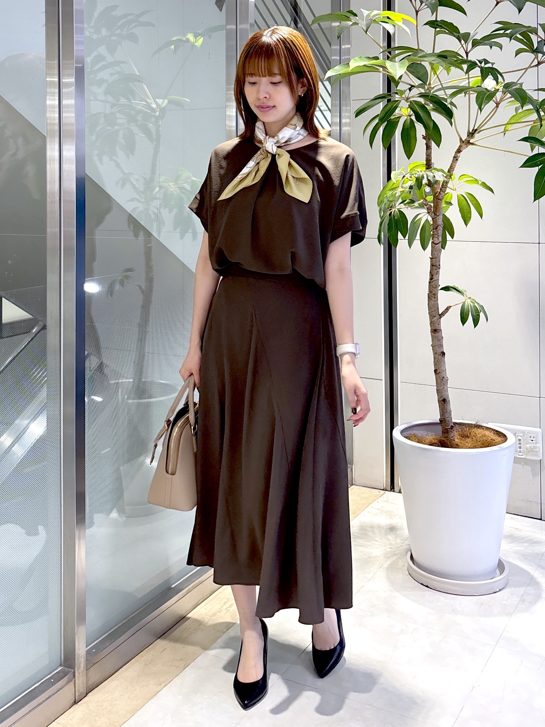 yukaさんの「UNTITLED｜【前後2WAY/はっ水/セットアップ可】リラクシーフレンチスリーブブラウス」を使ったコーディネート
