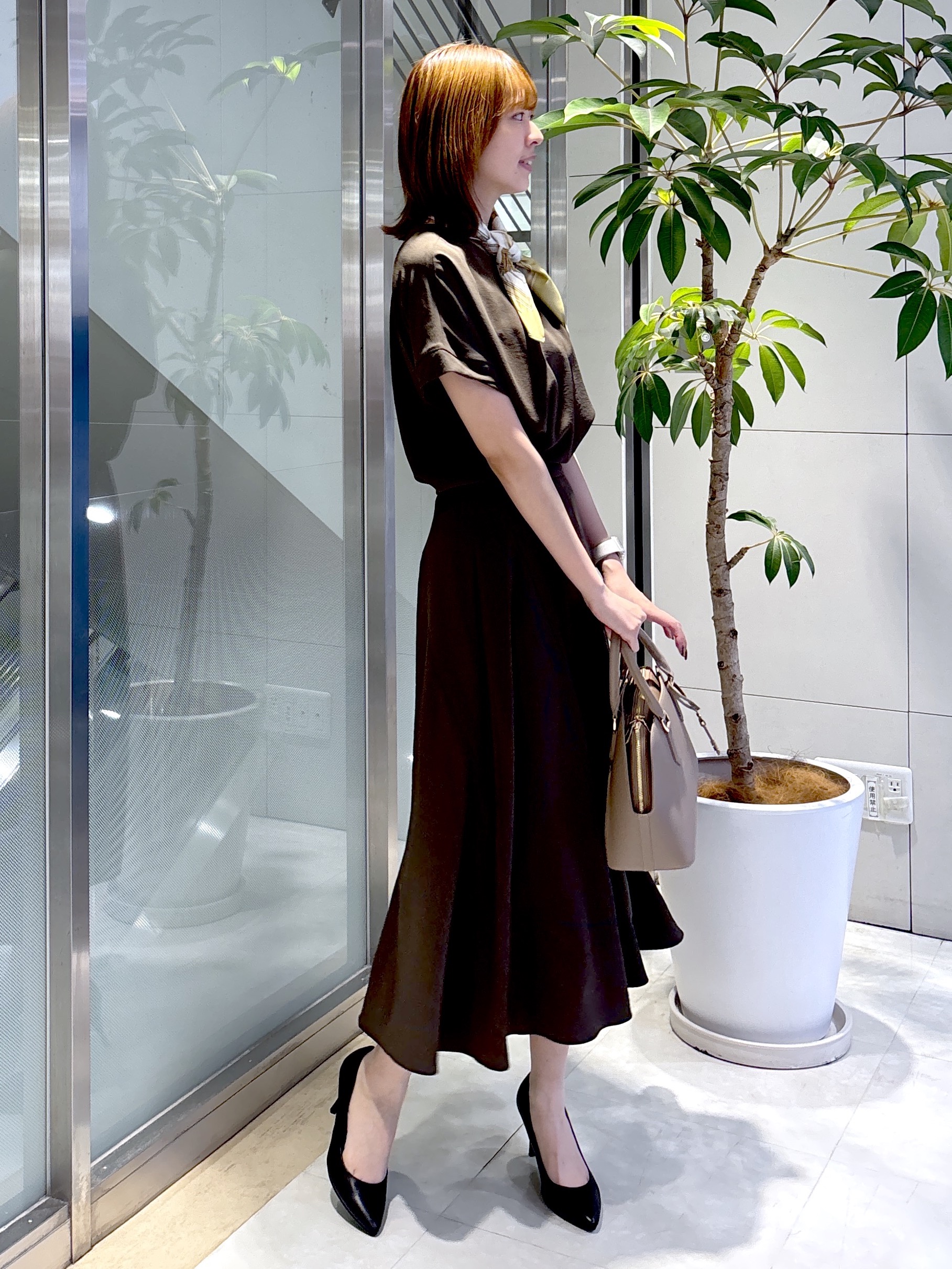 yukaさんの「UNTITLED｜【前後2WAY/はっ水/セットアップ可】リラクシーフレンチスリーブブラウス」を使ったコーディネート