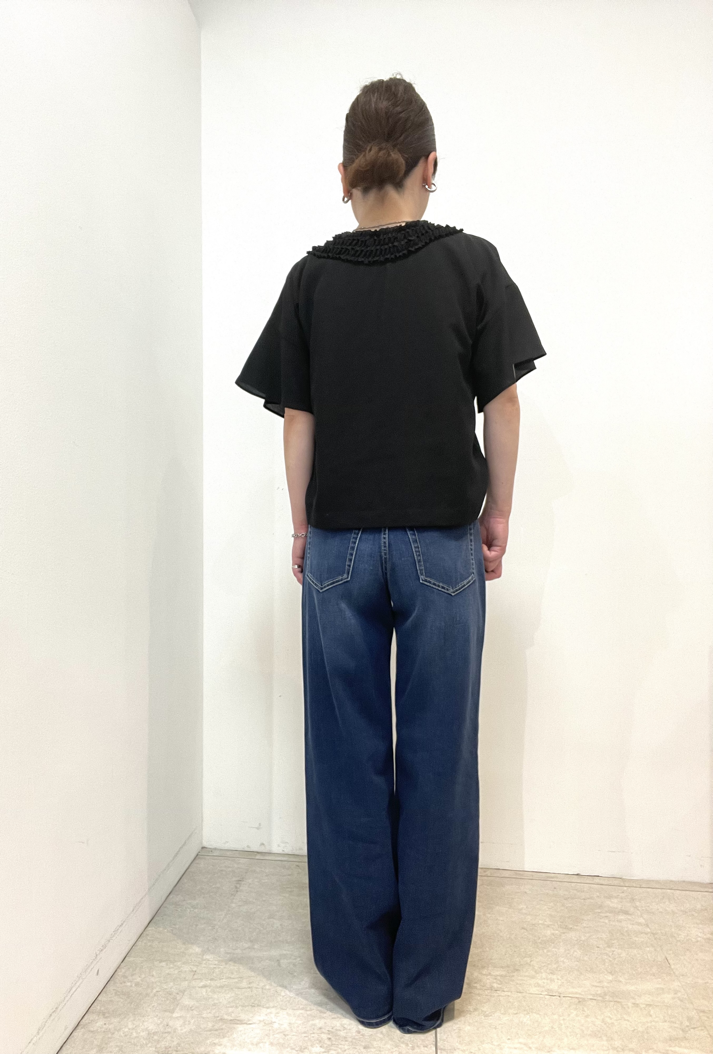 Wachiさんの「UNTITLED｜【接触冷感/通気性/洗える】Vネックフリルブラウス」を使ったコーディネート