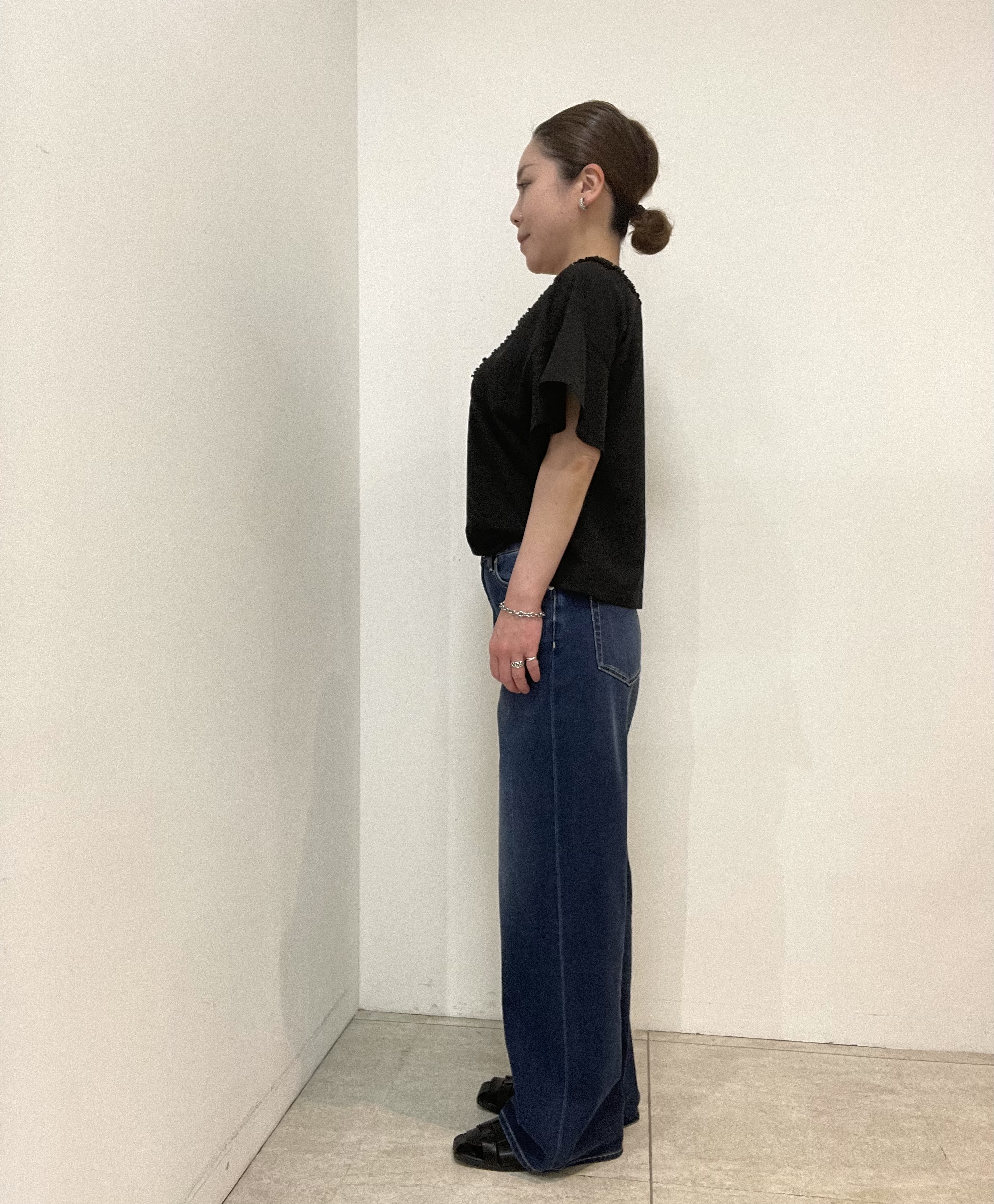 Wachiさんの「UNTITLED｜【接触冷感/通気性/洗える】Vネックフリルブラウス」を使ったコーディネート
