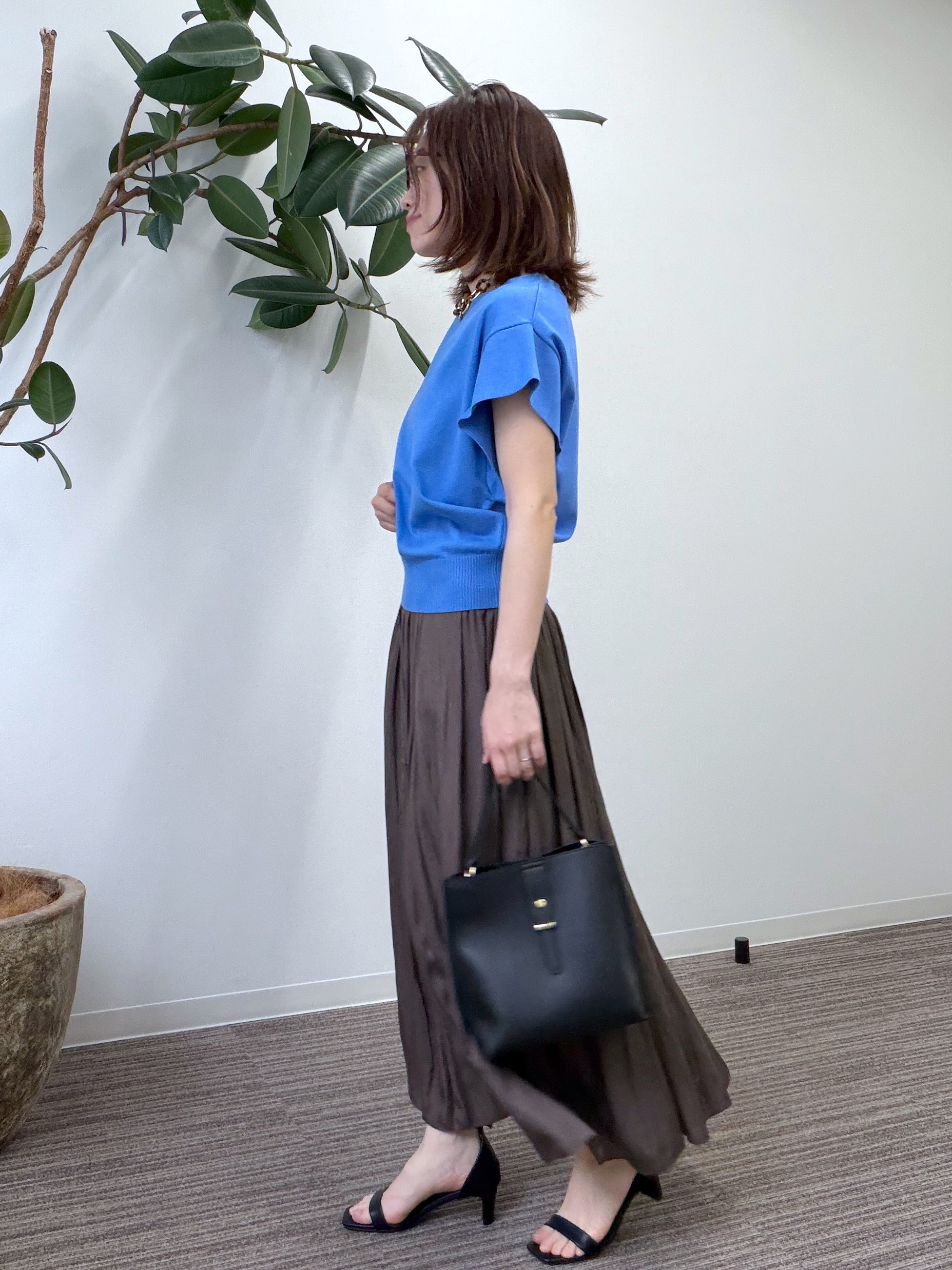 saoriさんの「【冷感】ニット&times;サテンスカートセット」を使ったコーディネート
