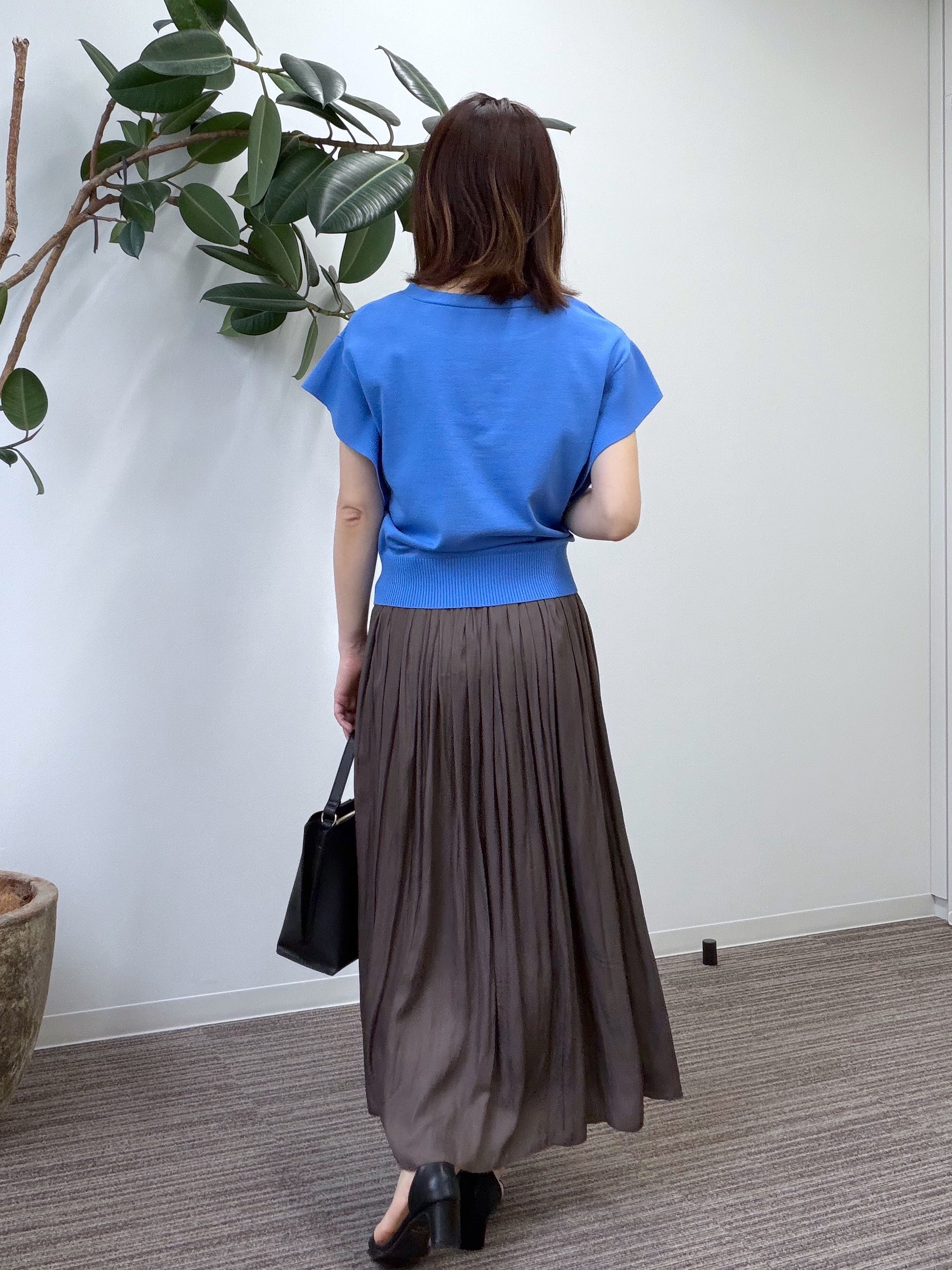 saoriさんの「【冷感】ニット&times;サテンスカートセット」を使ったコーディネート