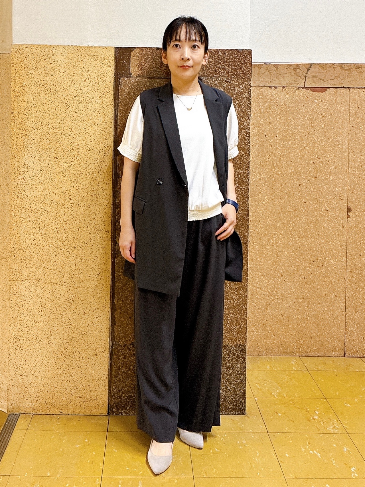 hattoriさんの「INDIVI｜【さらに軽く軽快！／着る日傘】颯爽ジレジャケット」を使ったコーディネート