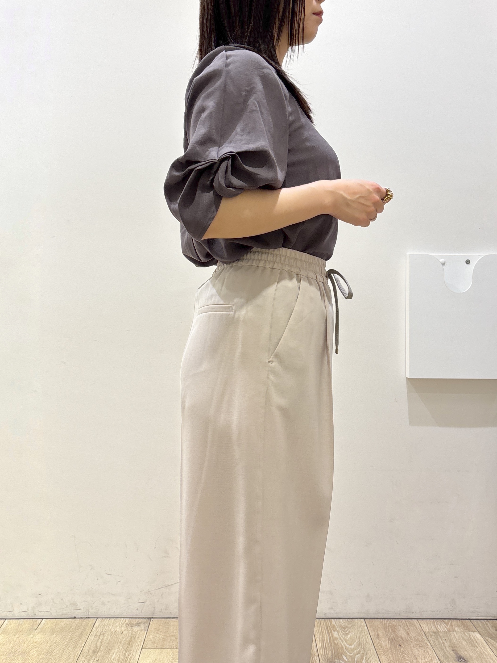 mameさんの「index｜【接触冷感／吸水速乾】リネンライク タックスリーブブラウス《セットアップ対応／洗濯機OK》」を使ったコーディネート