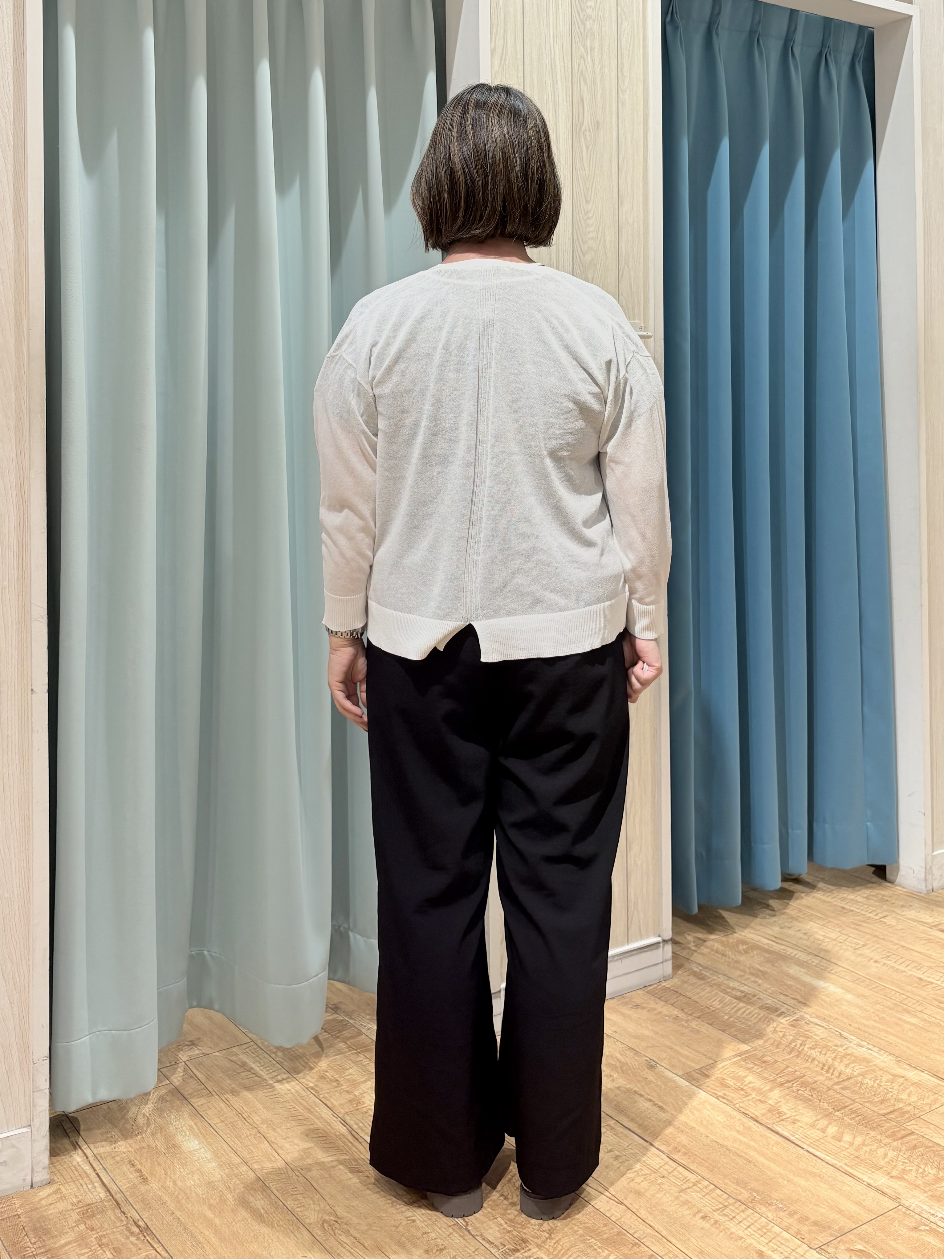 砂糖さんの「SHOO･LA･RUE｜【ひんやり/洗濯機可/S-LL】オンにもオフにも マルチに使えるボタンレスカーディガン」を使ったコーディネート