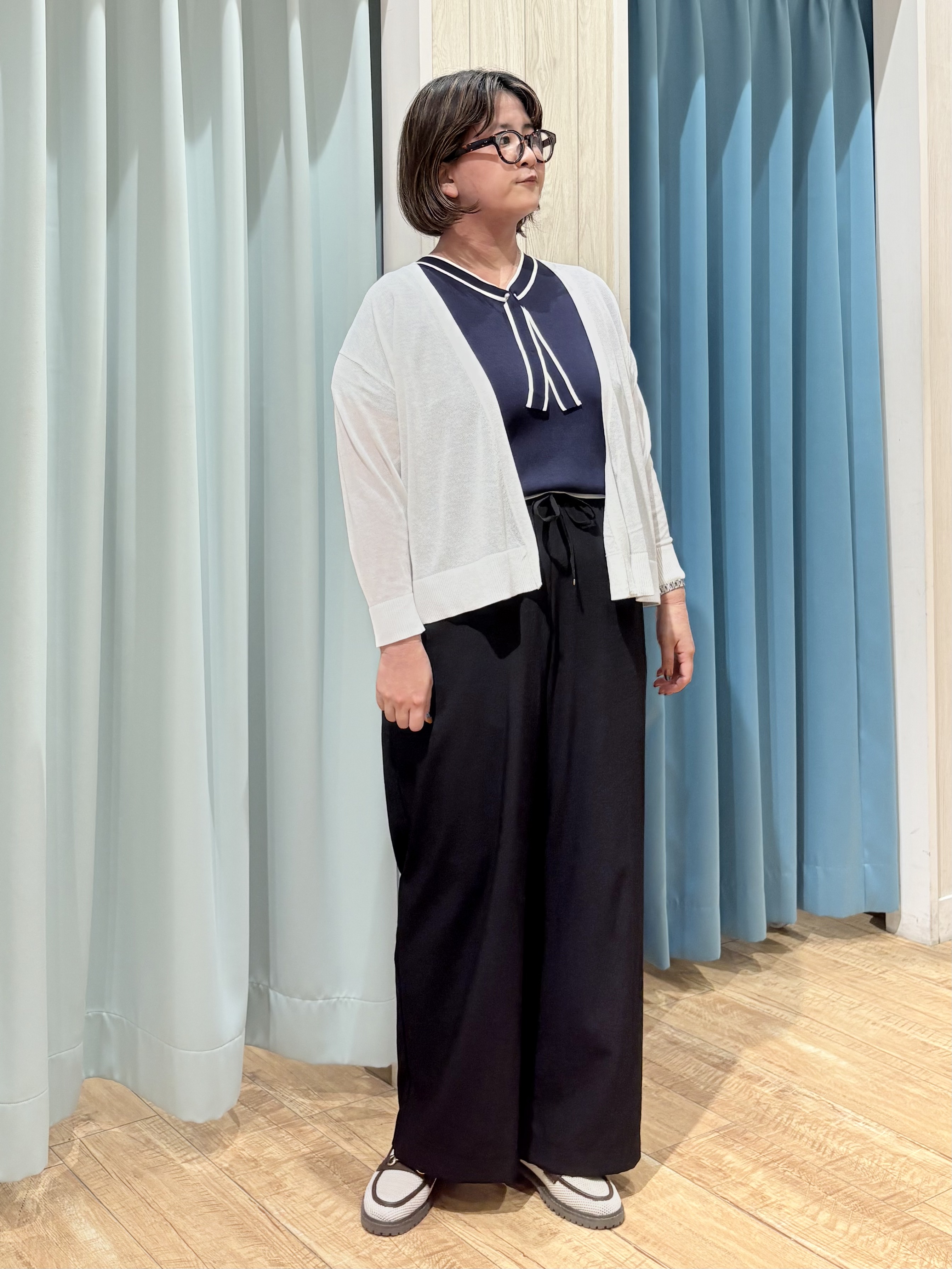 砂糖さんの「SHOO･LA･RUE｜【ひんやり/洗濯機可/S-LL】オンにもオフにも マルチに使えるボタンレスカーディガン」を使ったコーディネート
