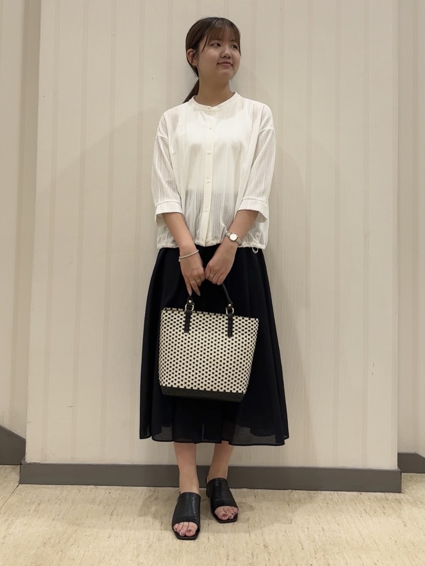 ちひさんの「INDIVI｜【接触冷感／洗える／SETUP可能】シアーシャンブレータックフレアスカート」を使ったコーディネート